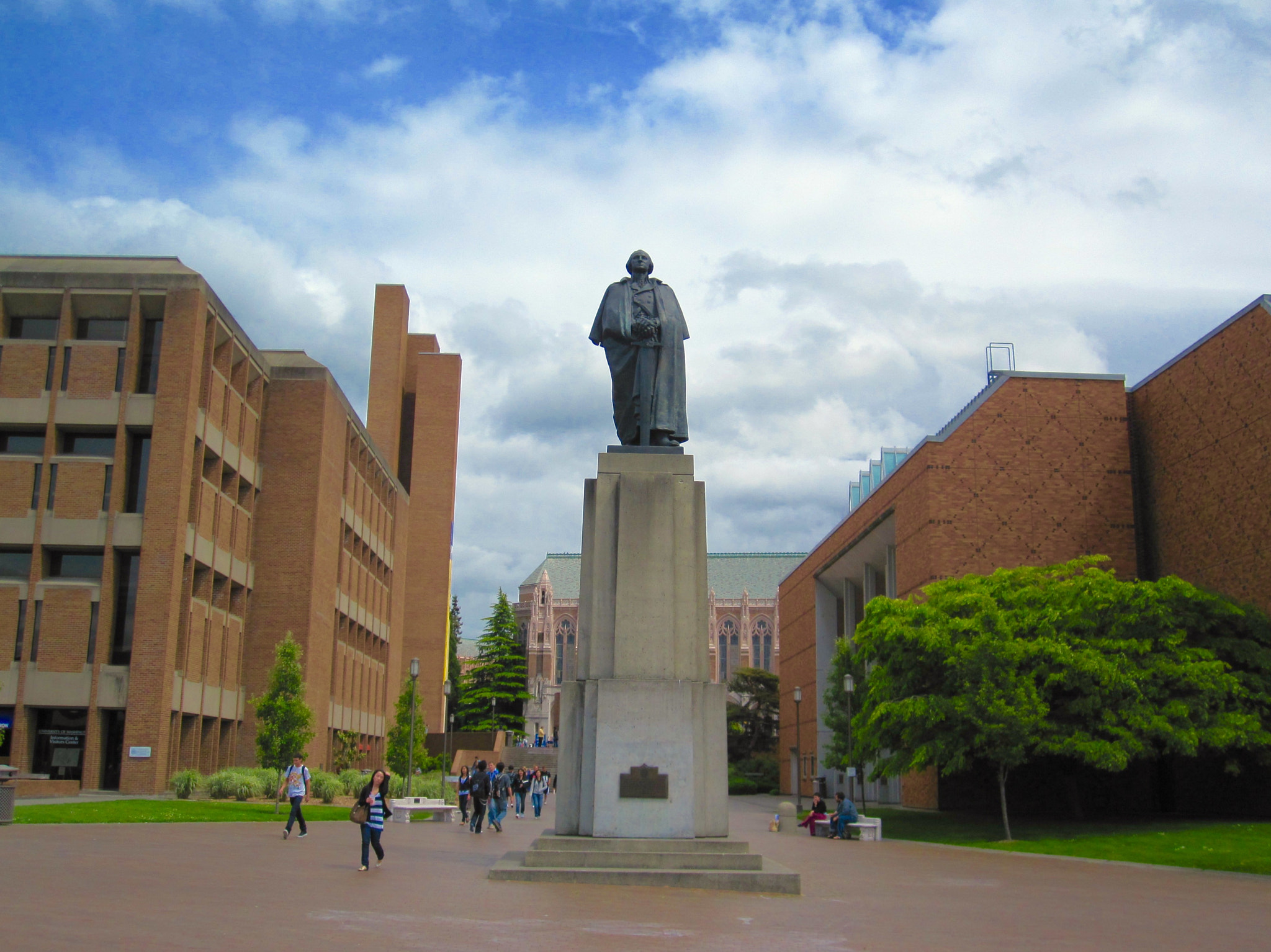 Canon PowerShot SD780 IS (Digital IXUS 100 IS / IXY Digital 210 IS) sample photo. George washington in university of washington photography