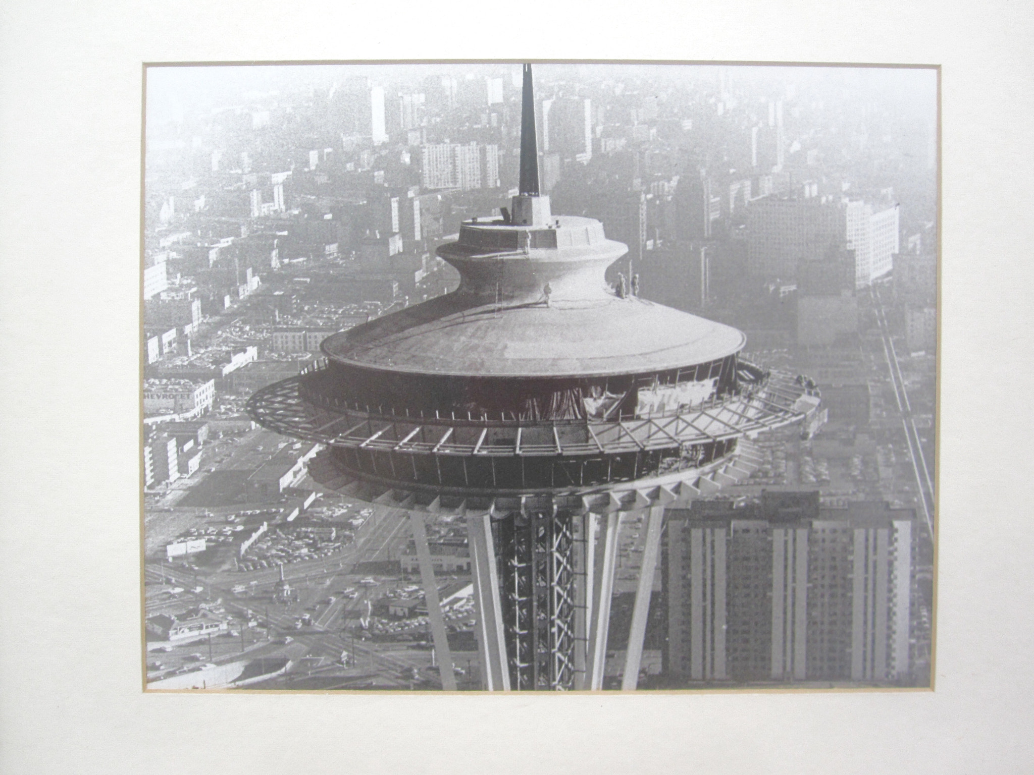 Canon PowerShot SD780 IS (Digital IXUS 100 IS / IXY Digital 210 IS) sample photo. Seattle space needle construction photography