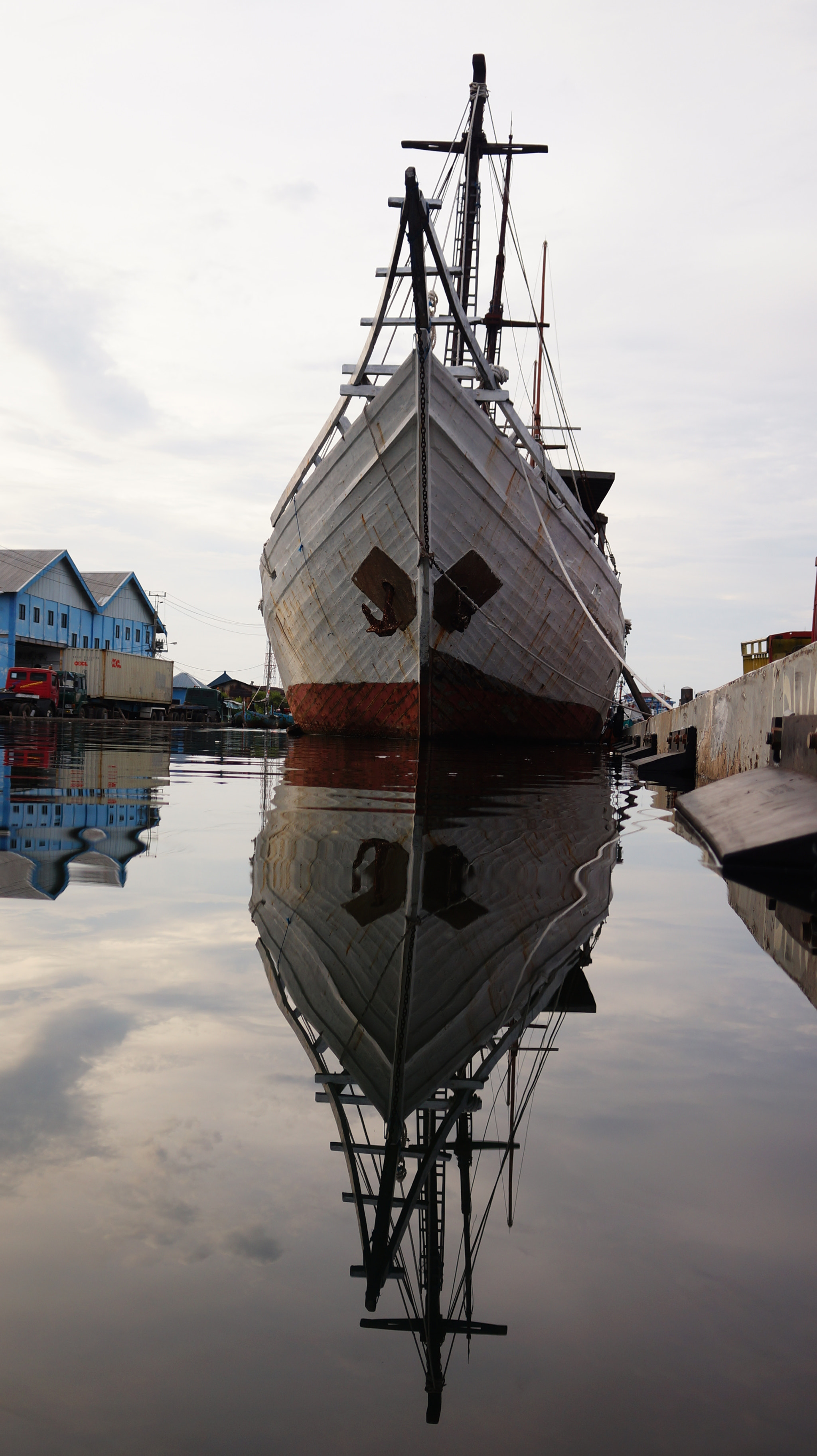 Sony E 18-50mm F4-5.6 sample photo. Reflection photography