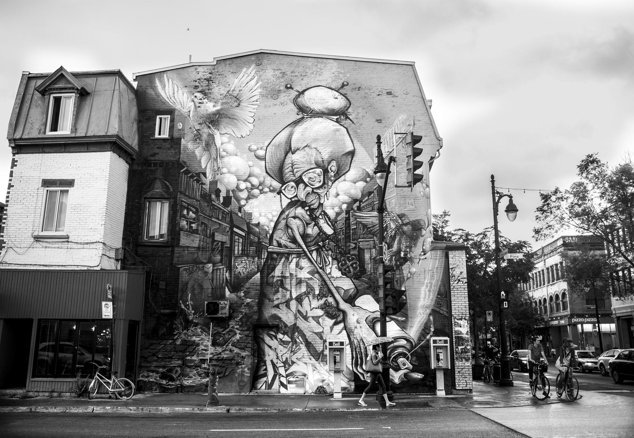 Nikon D800E + Nikon AF-S Nikkor 28mm F1.8G sample photo. St-laurent and pine ave. photography