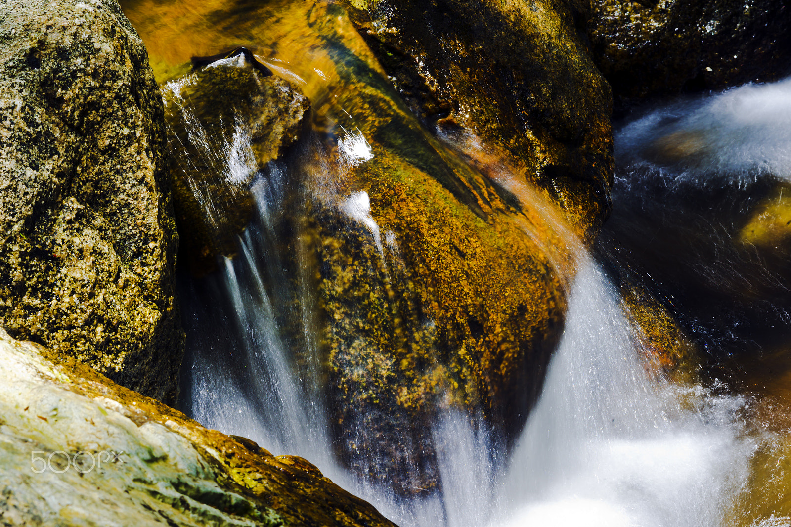 Sigma ZOOM-alpha 35-135mm F3.5-4.5 sample photo. Flowing... photography