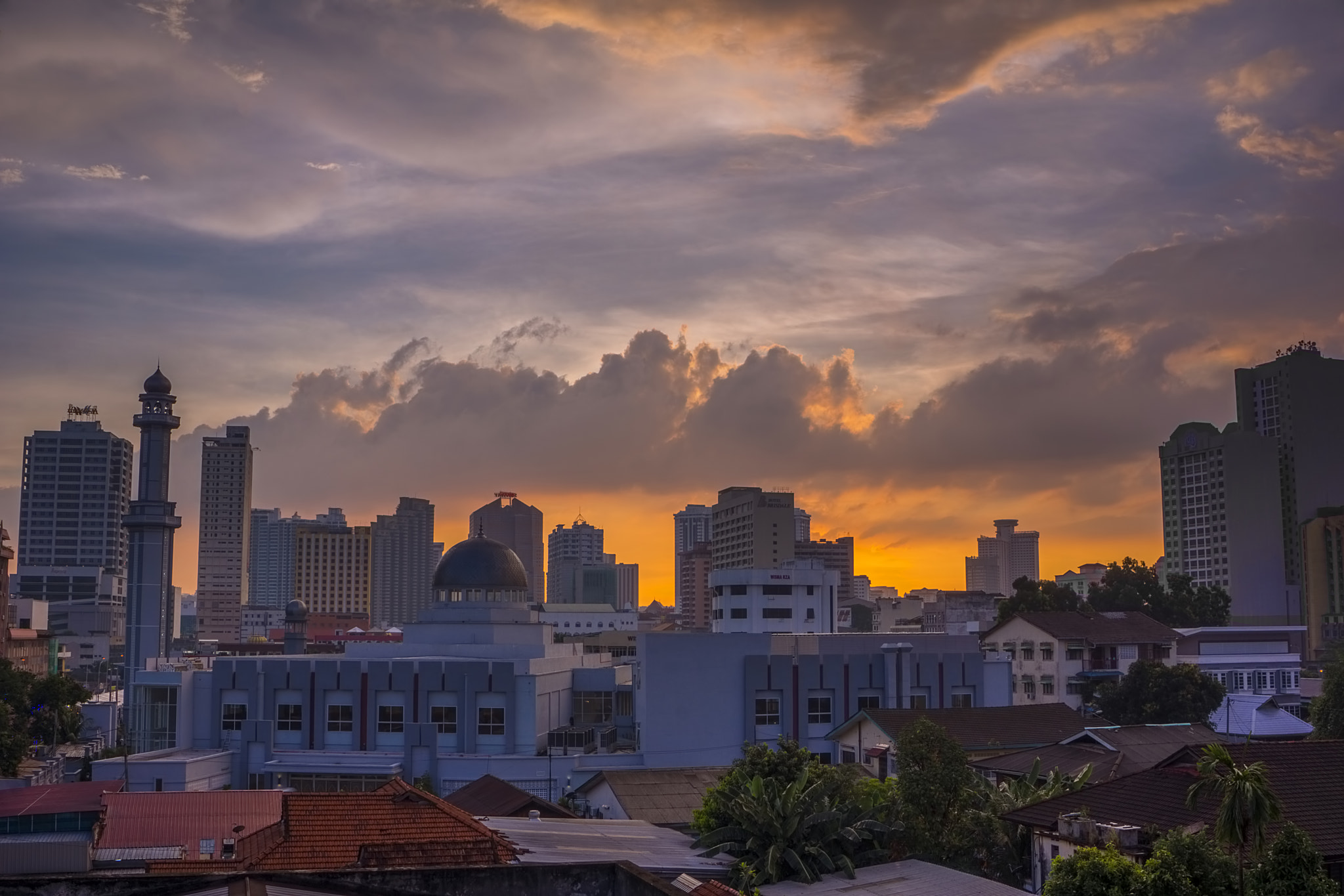 Sony Alpha NEX-7 + Sony E 16-50mm F3.5-5.6 PZ OSS sample photo. Maghrib on kuala lumpur photography