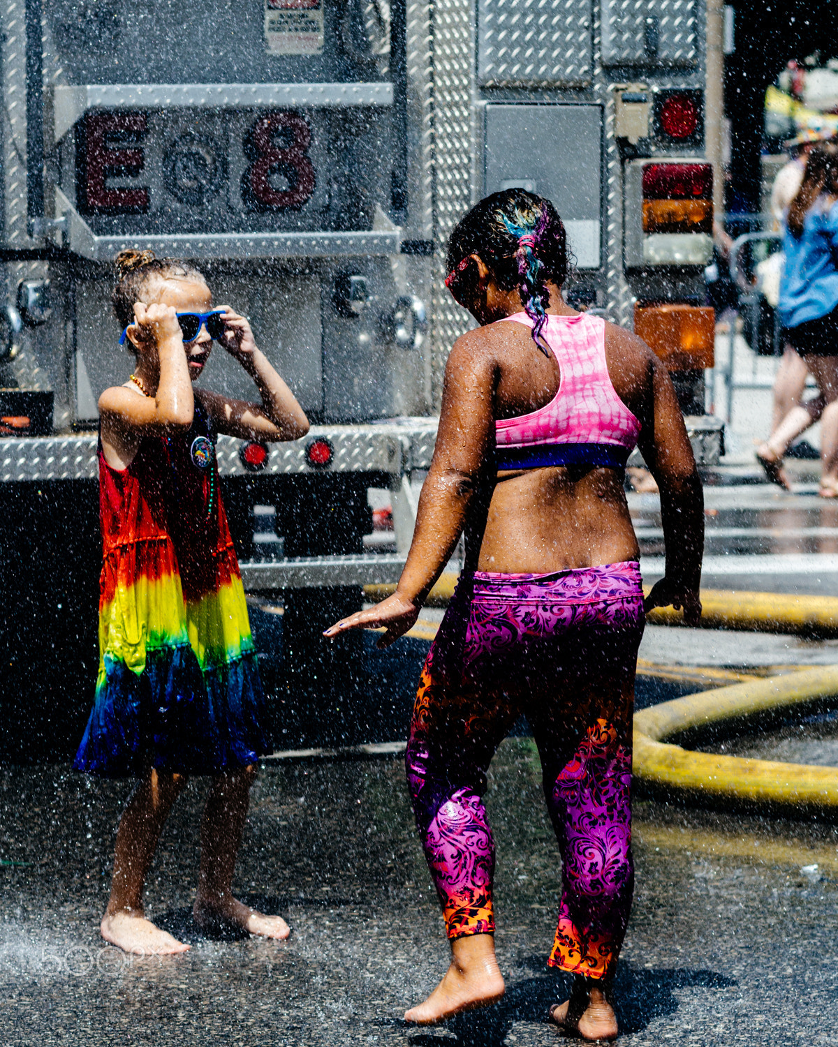 Canon EOS 100D (EOS Rebel SL1 / EOS Kiss X7) sample photo. Cooling off at pride photography