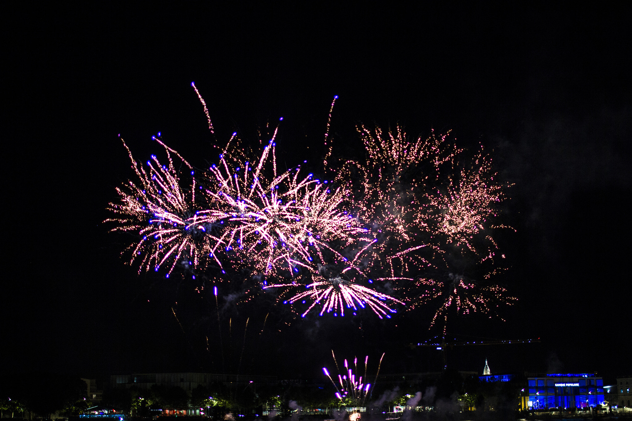 Canon EOS 550D (EOS Rebel T2i / EOS Kiss X4) + Canon EF 35mm F1.4L USM sample photo. Fête du vin - fireworks photography