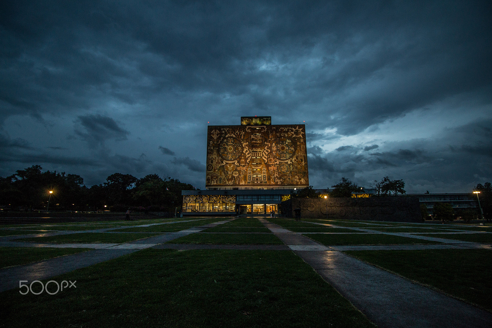 Canon EF-S 10-18mm F4.5–5.6 IS STM sample photo. Biblioteca central photography