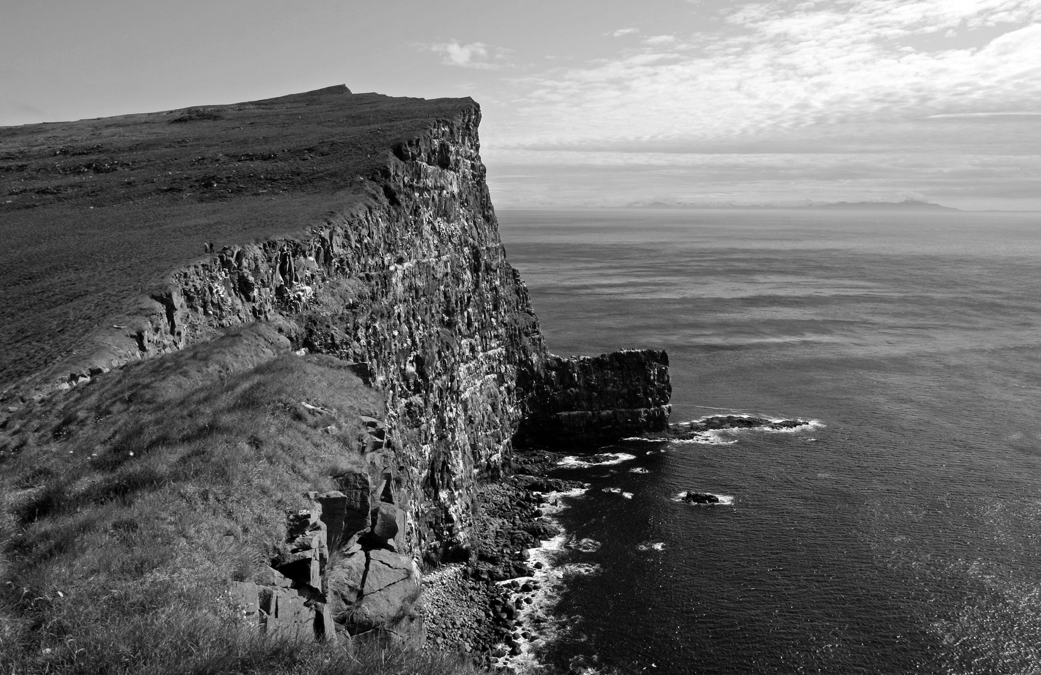 Canon EOS 400D (EOS Digital Rebel XTi / EOS Kiss Digital X) sample photo. Rugged cliffs ii photography