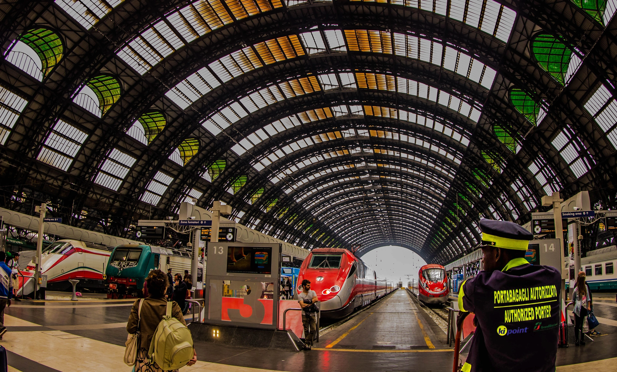 Canon EF 8-15mm F4L Fisheye USM sample photo. Stazione centrale photography