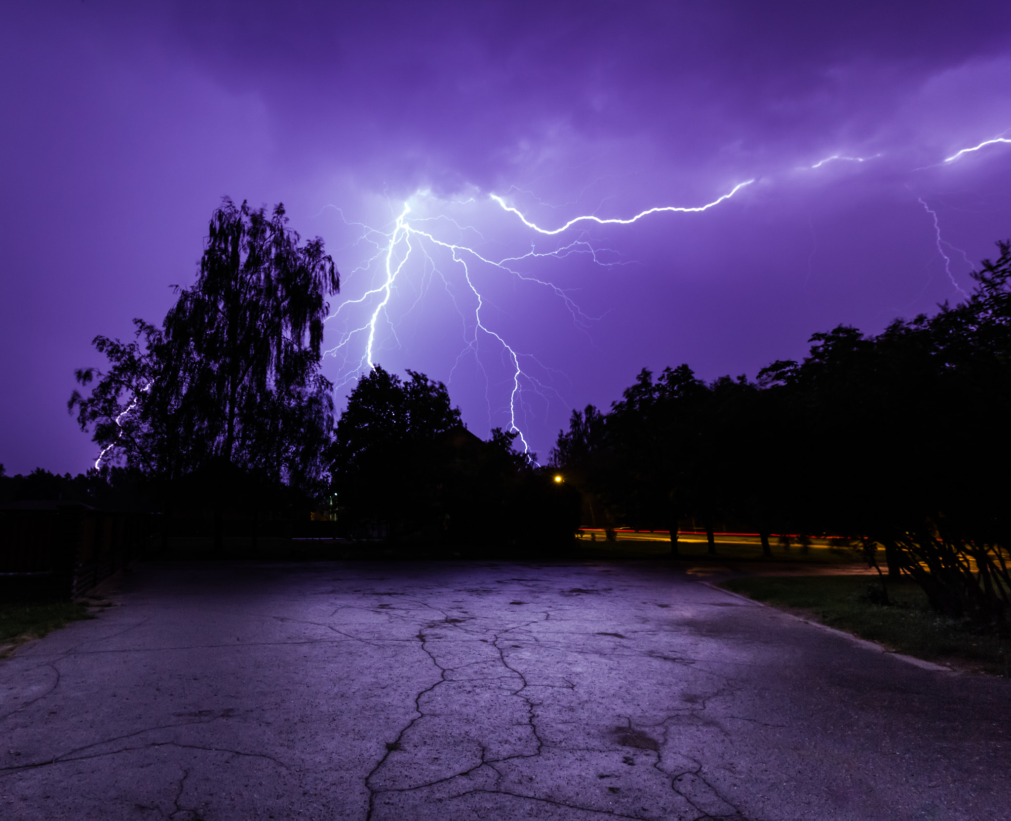 Canon EOS 550D (EOS Rebel T2i / EOS Kiss X4) + Canon EF-S 10-18mm F4.5–5.6 IS STM sample photo. Storm photography