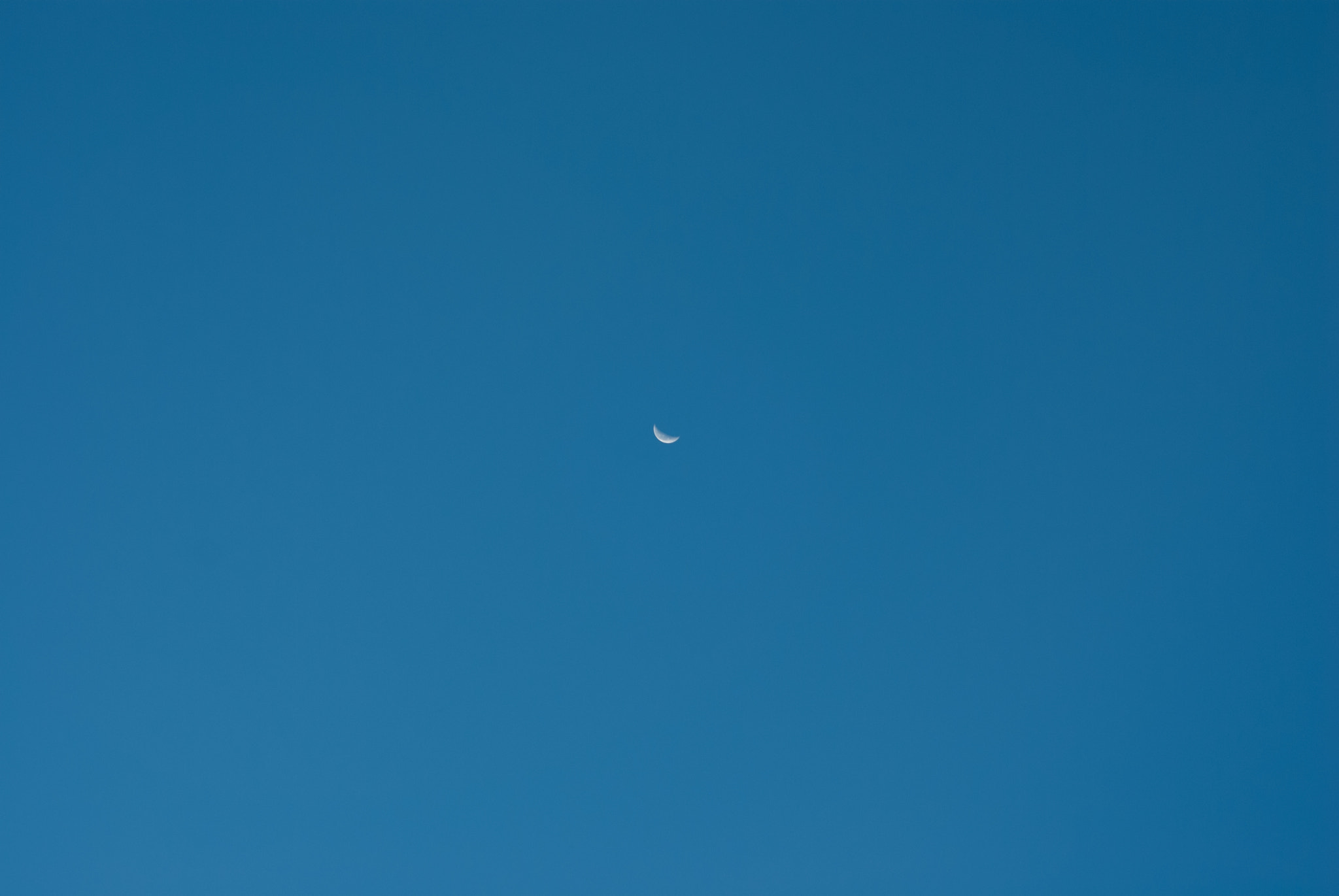 Nikon D60 + Nikon AF Nikkor 50mm F1.8D sample photo. Simple early morning sky photography