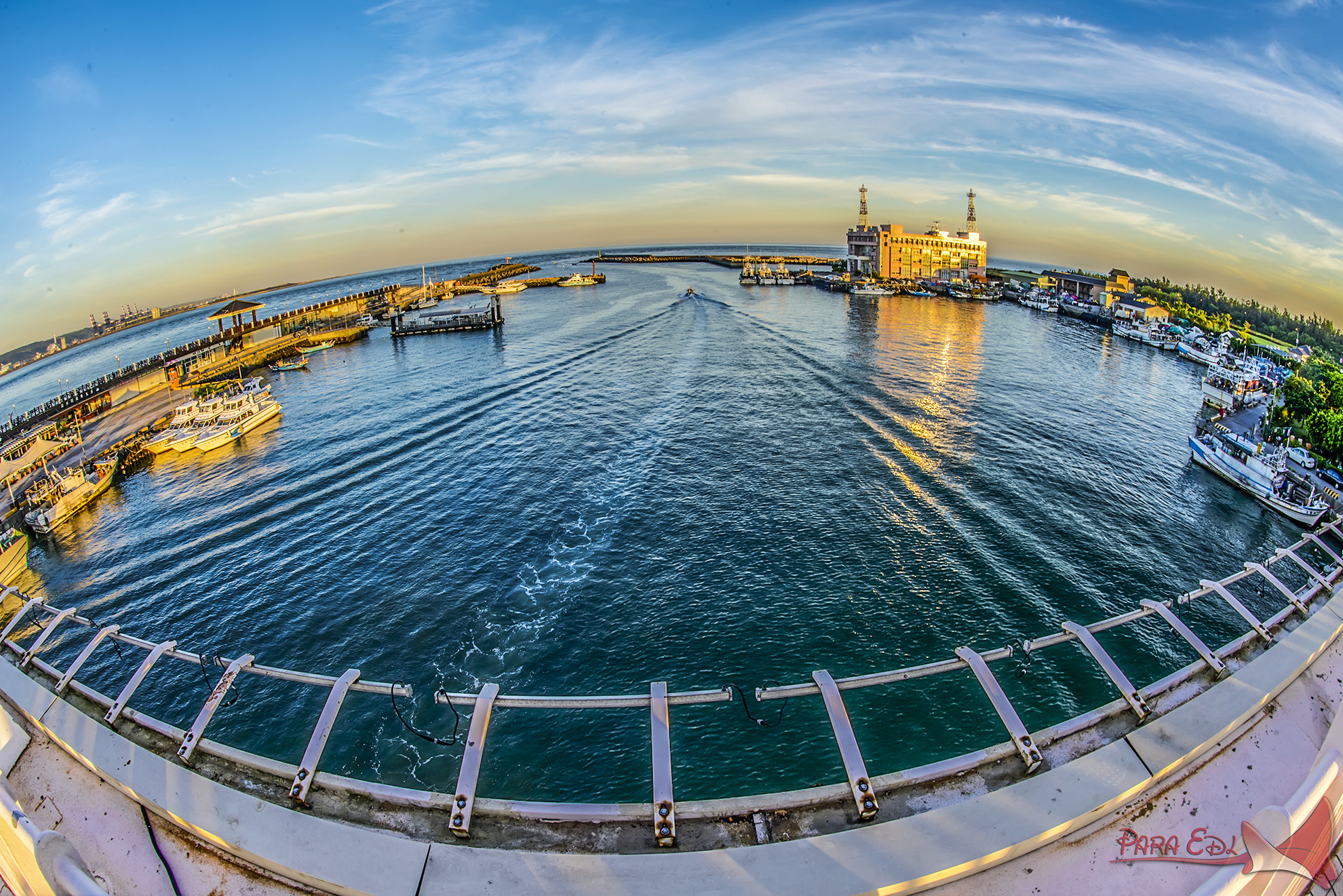 Nikon D800E + Nikon AF Fisheye-Nikkor 16mm F2.8D sample photo. Tam-shui fisherman's wharf photography