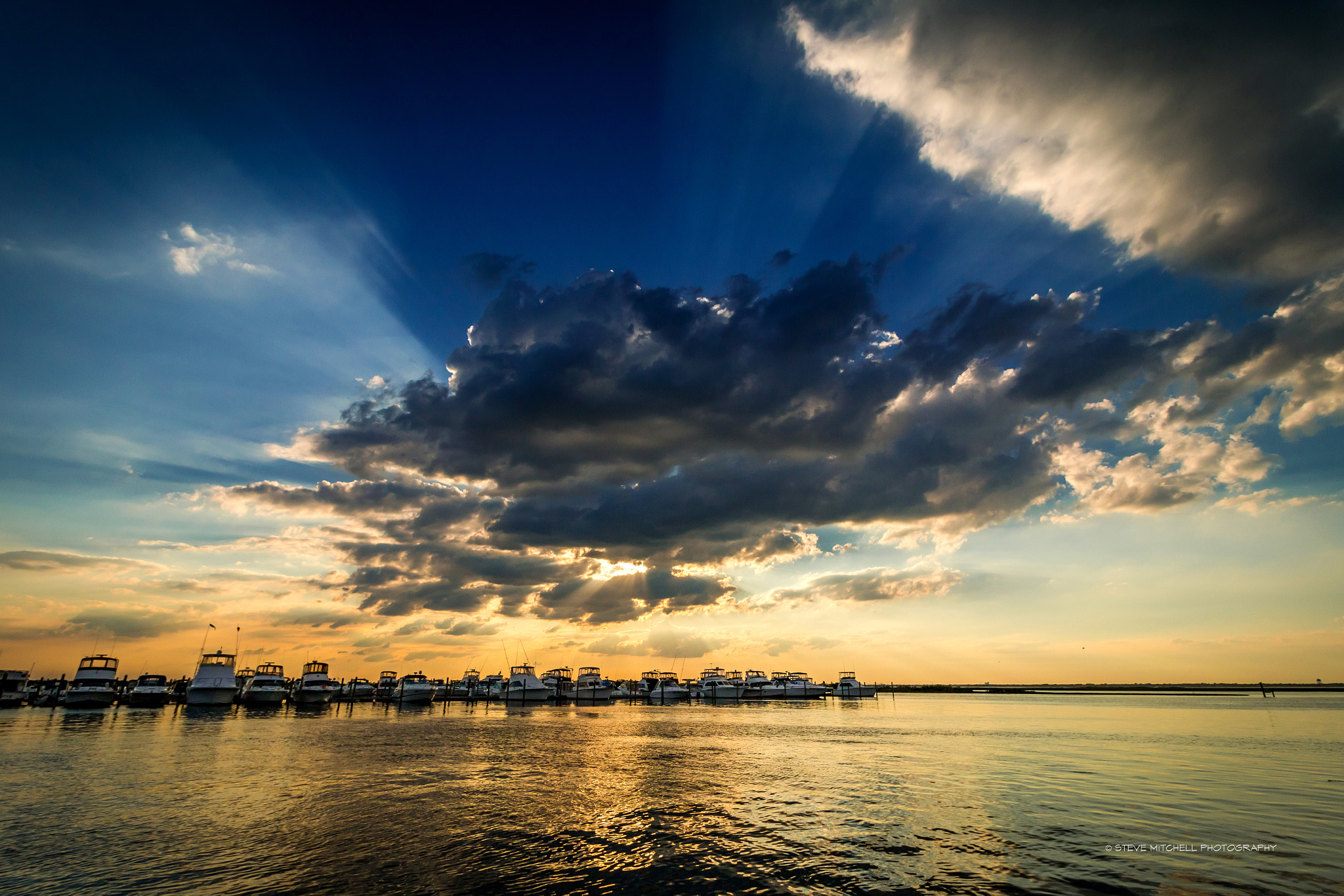 Canon EF-S 10-18mm F4.5–5.6 IS STM sample photo. Golden marina photography
