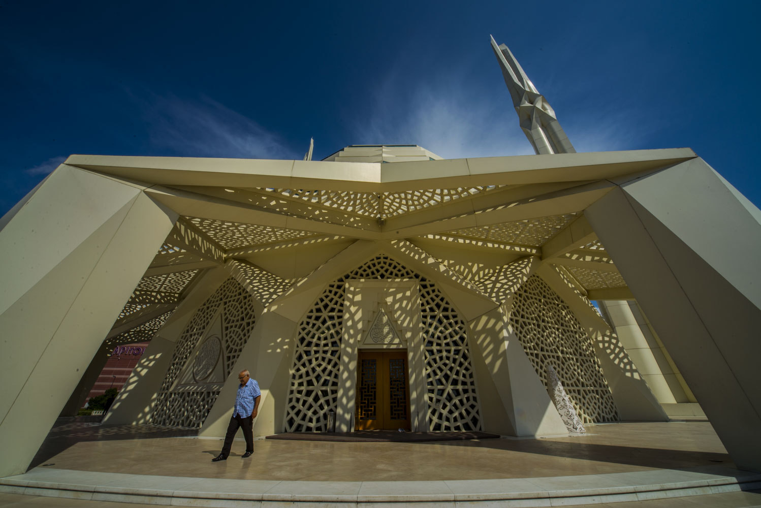 Sigma 12-24mm F4.5-5.6 EX DG Aspherical HSM sample photo. Modern mosque photography