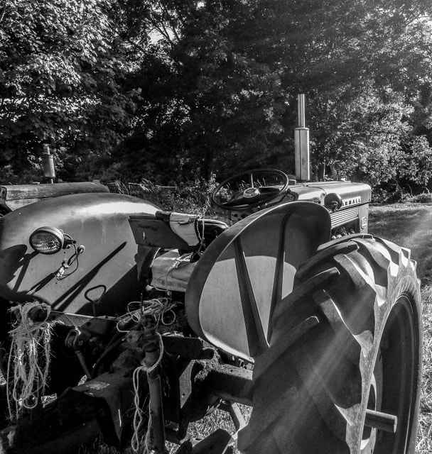 iPod touch back camera 3.3mm f/2.4 sample photo. Tractor #2 photography