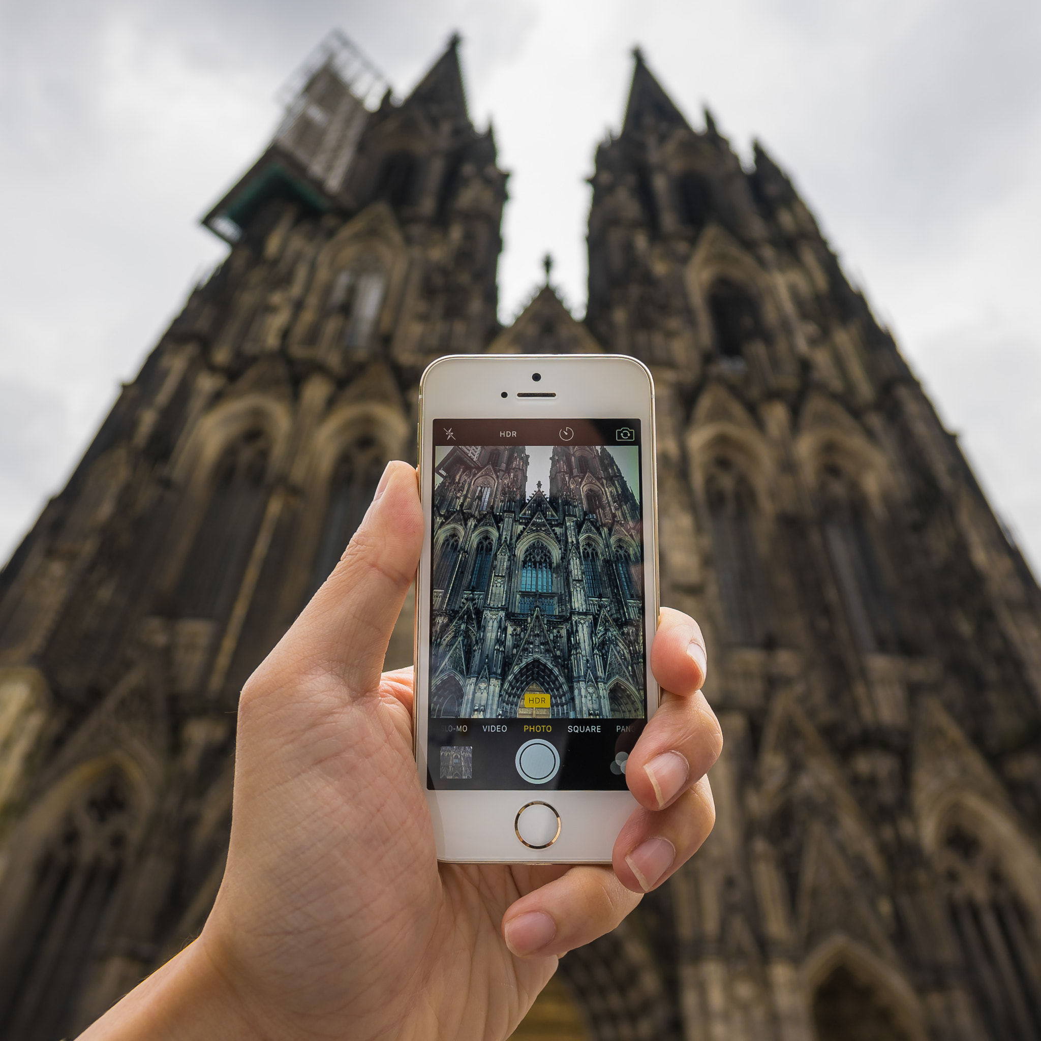 Sony a7 II + Sony E 10-18mm F4 OSS sample photo. Cologne cathedral photography
