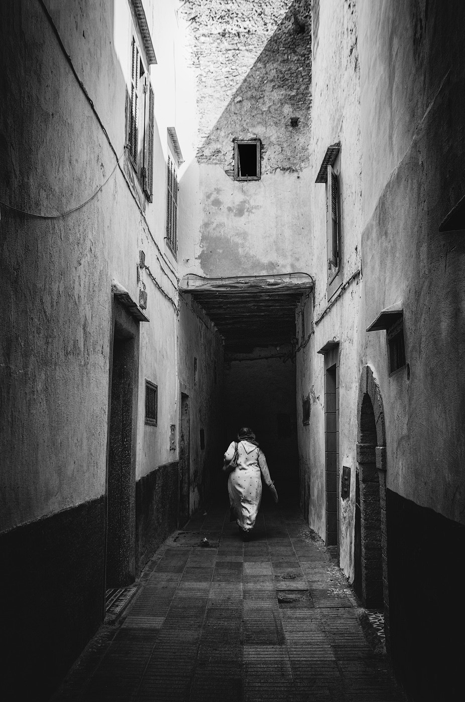 Pentax smc DA 12-24mm F4.0 ED AL (IF) sample photo. The woman in white photography
