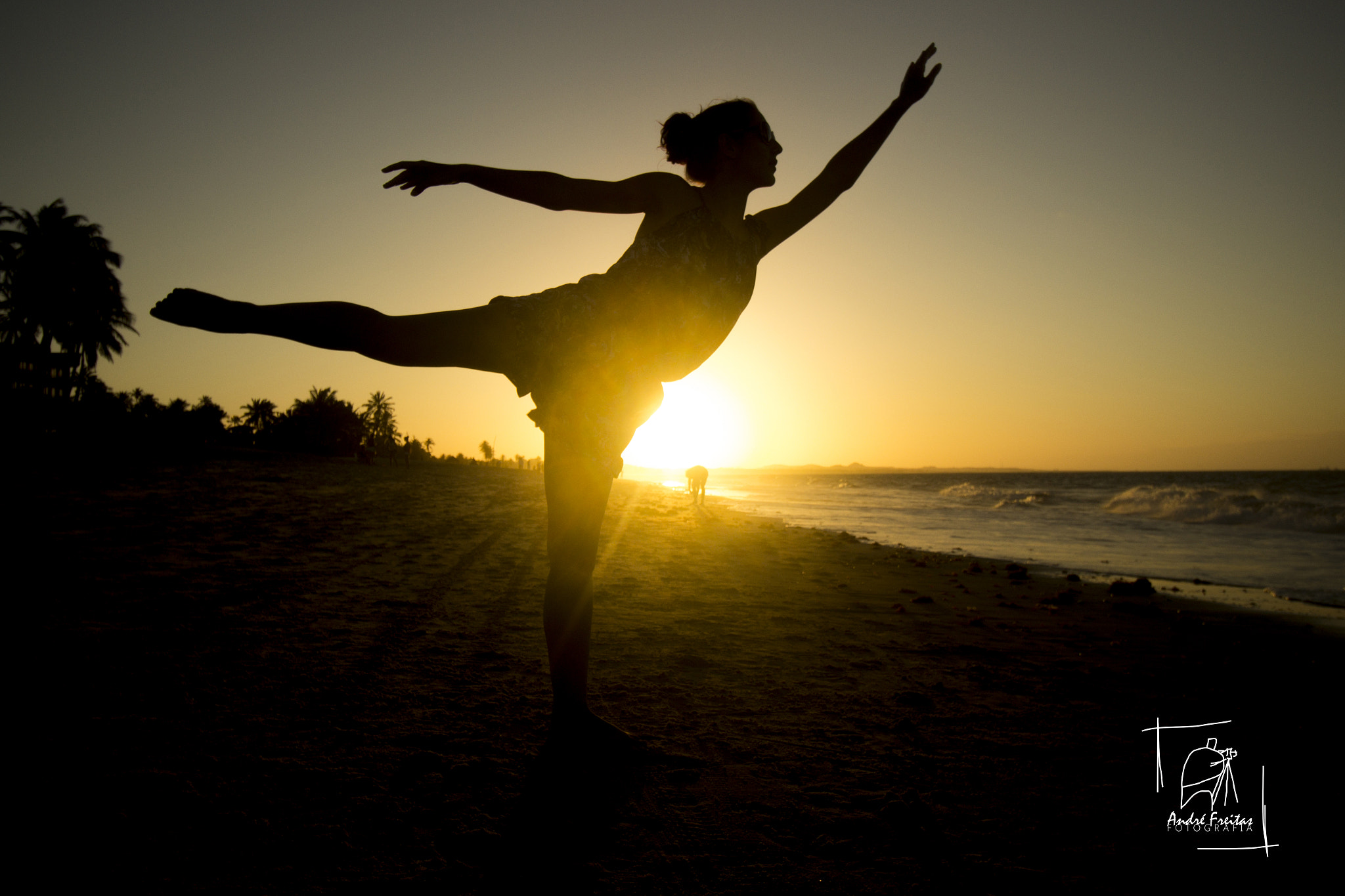 Canon EOS 1200D (EOS Rebel T5 / EOS Kiss X70 / EOS Hi) + Canon EF-S 10-18mm F4.5–5.6 IS STM sample photo. Dancing in the sun! photography