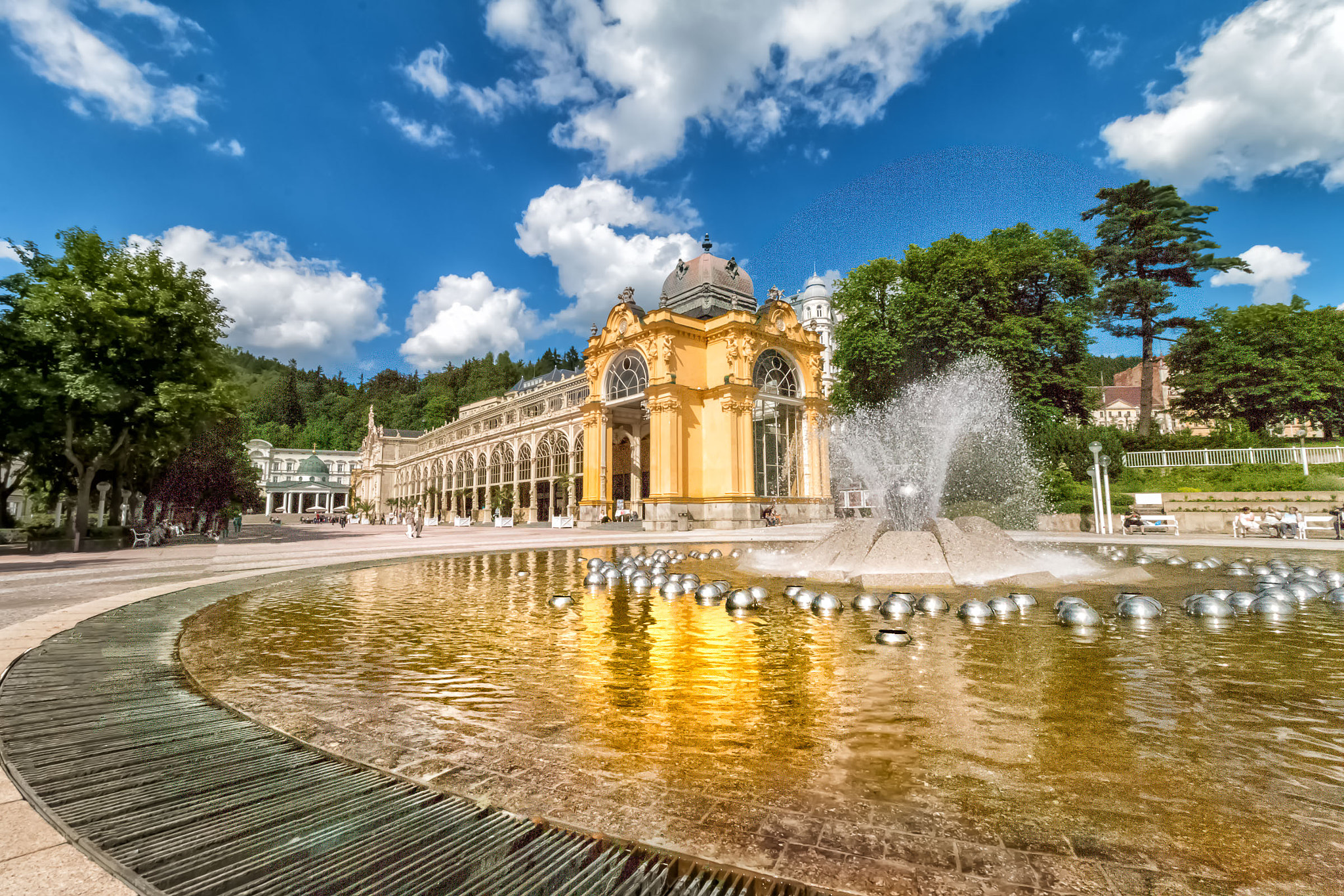 Canon EF-S 10-18mm F4.5–5.6 IS STM sample photo. Colonade in spa city mariánské lázně photography