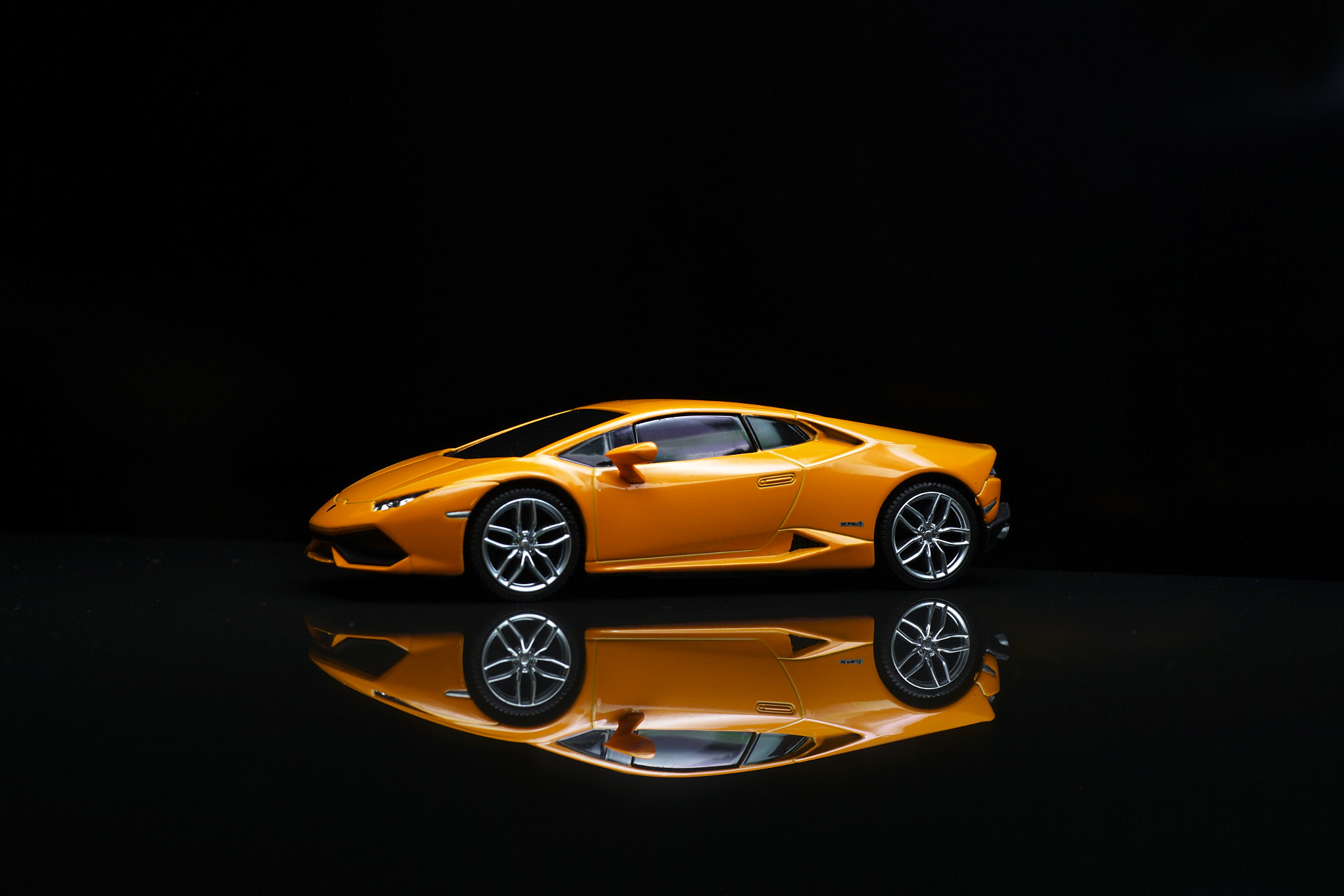 E 32mm F1.8 sample photo. Lamborghini huracán (1/40 scale) photography