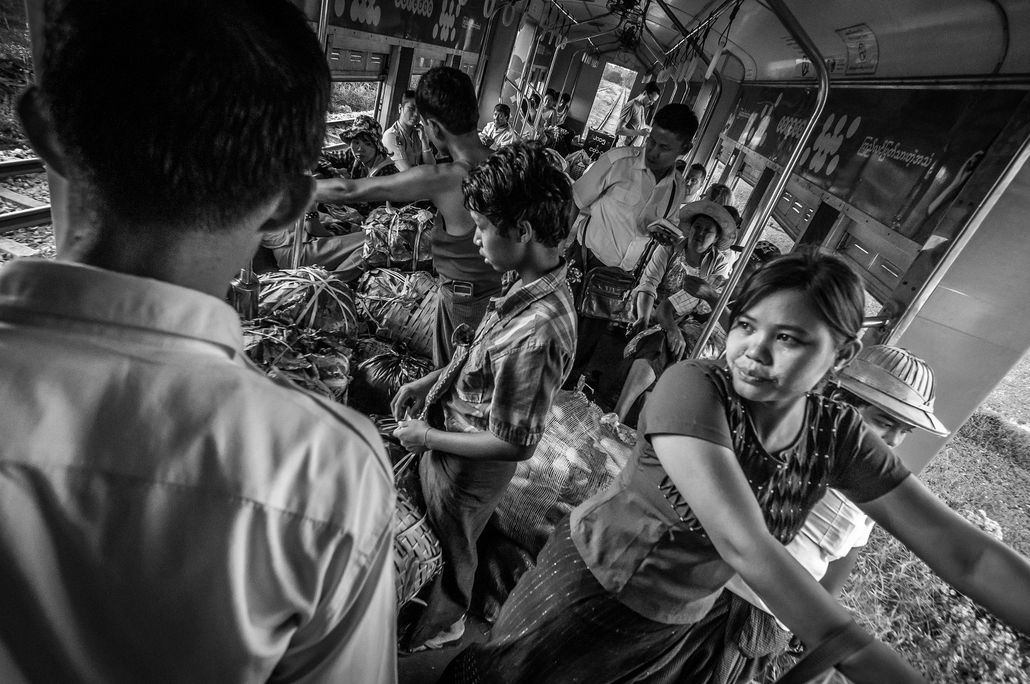 Sony Alpha NEX-6 + ZEISS Touit 12mm F2.8 sample photo. Circle line, rangoon photography