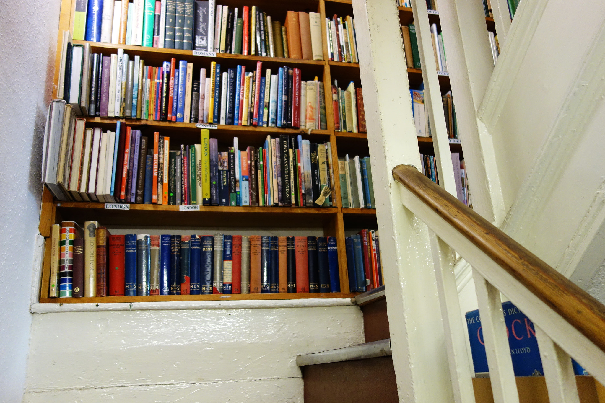 Minolta AF 28-85mm F3.5-4.5 New sample photo. Bookshops photography