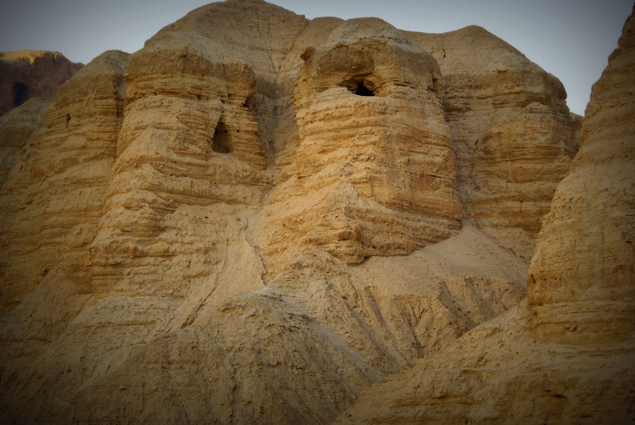 Sony Alpha DSLR-A100 + Sigma 55-200mm F4-5.6 DC sample photo. Cave four from below photography