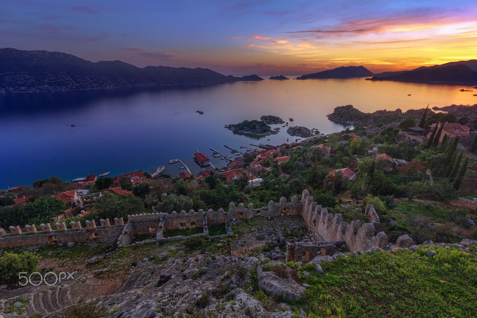 Canon EOS 60D + Canon EF-S 10-18mm F4.5–5.6 IS STM sample photo. Ancient fortress at dusk photography