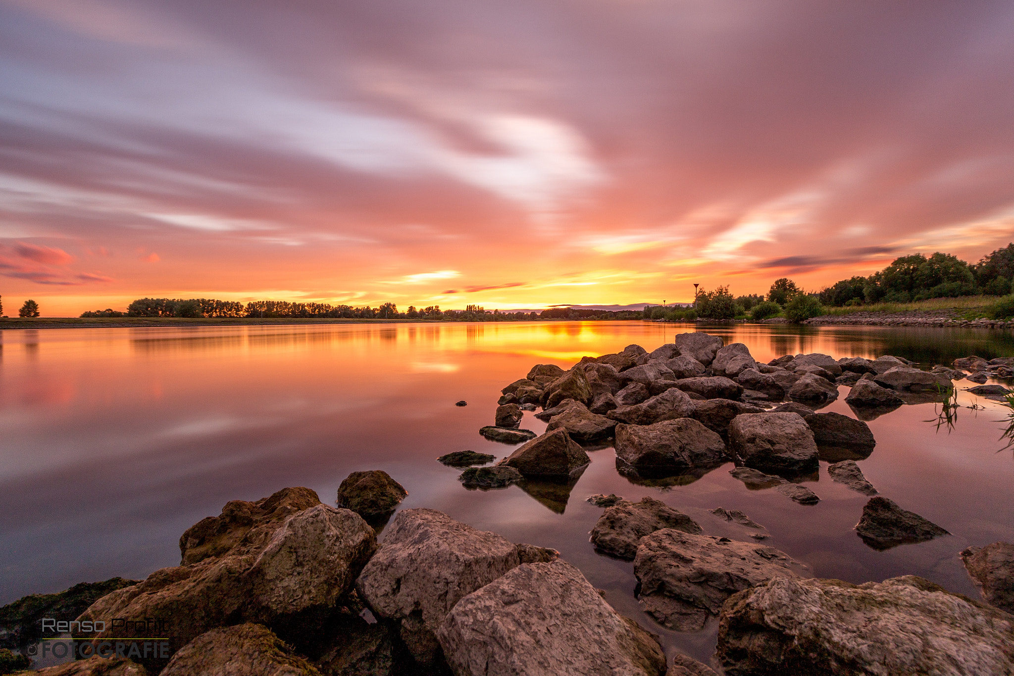 Canon EOS 700D (EOS Rebel T5i / EOS Kiss X7i) + Canon EF-S 10-18mm F4.5–5.6 IS STM sample photo. Rocky sunset 4.1 ;-) photography