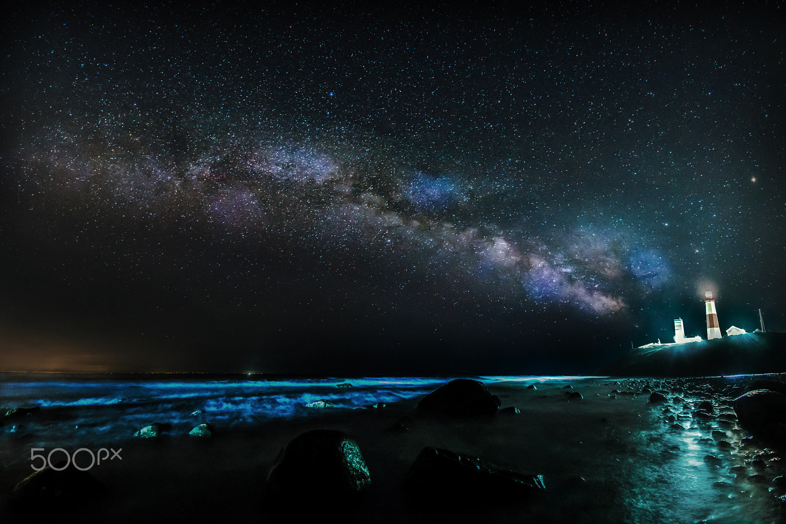 Samyang 12mm F2.8 ED AS NCS Fisheye sample photo. The milky way and the lighthouse photography