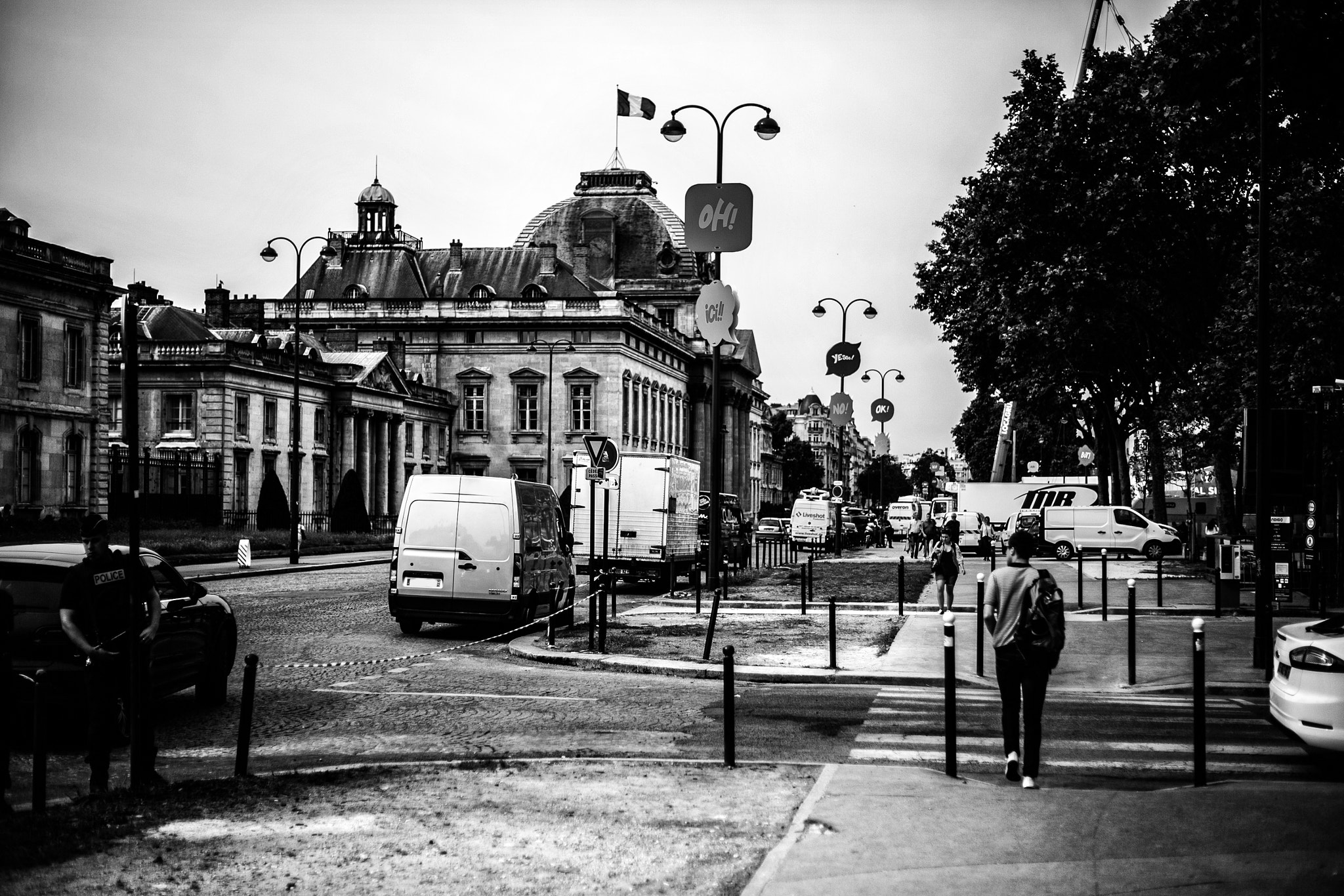 Canon EF 50mm f/1.8 sample photo. Streetview paris photography