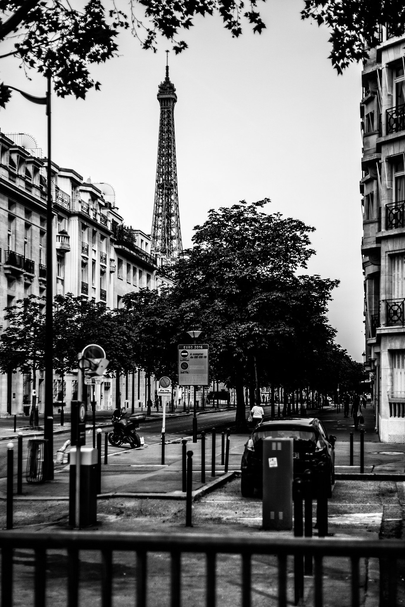 Canon EF 50mm f/1.8 sample photo. Streetview paris photography