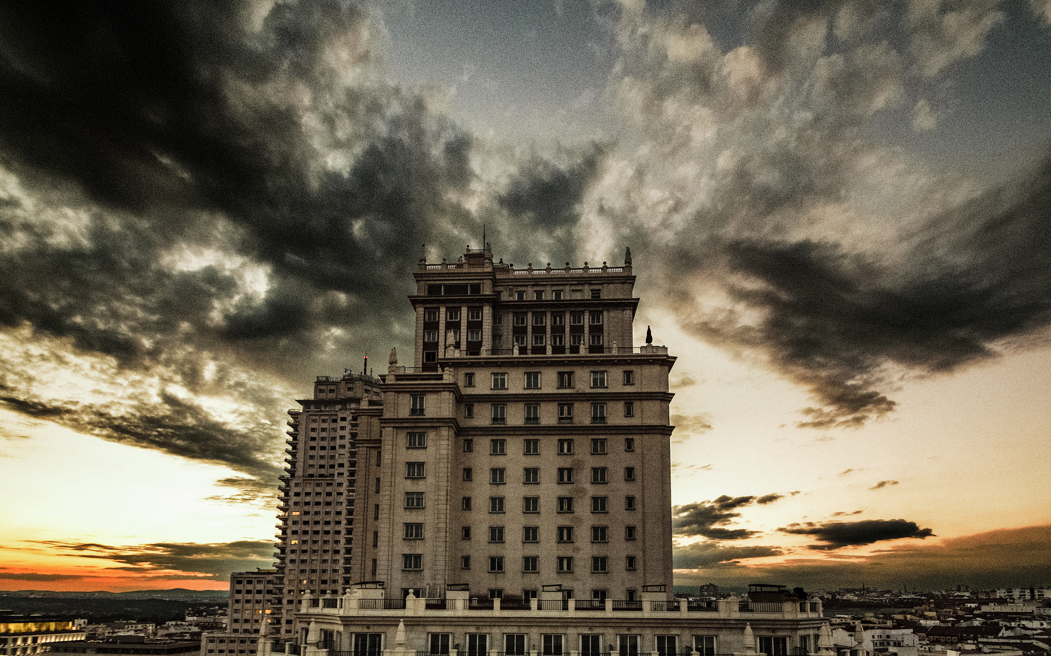 Nikon D5300 + Tamron SP AF 10-24mm F3.5-4.5 Di II LD Aspherical (IF) sample photo. Sunset over madrid iv photography