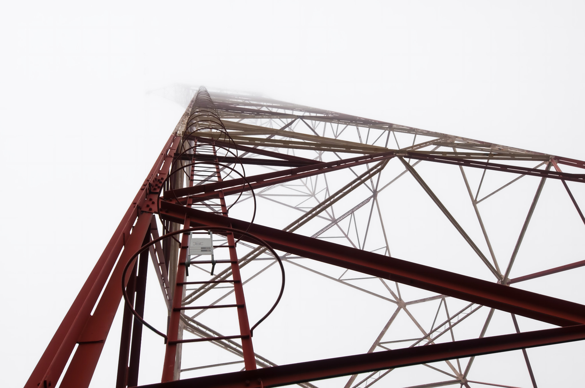 Nikon AF-S Nikkor 14-24mm F2.8G ED sample photo. High voltage post or high voltage tower at foggy photography