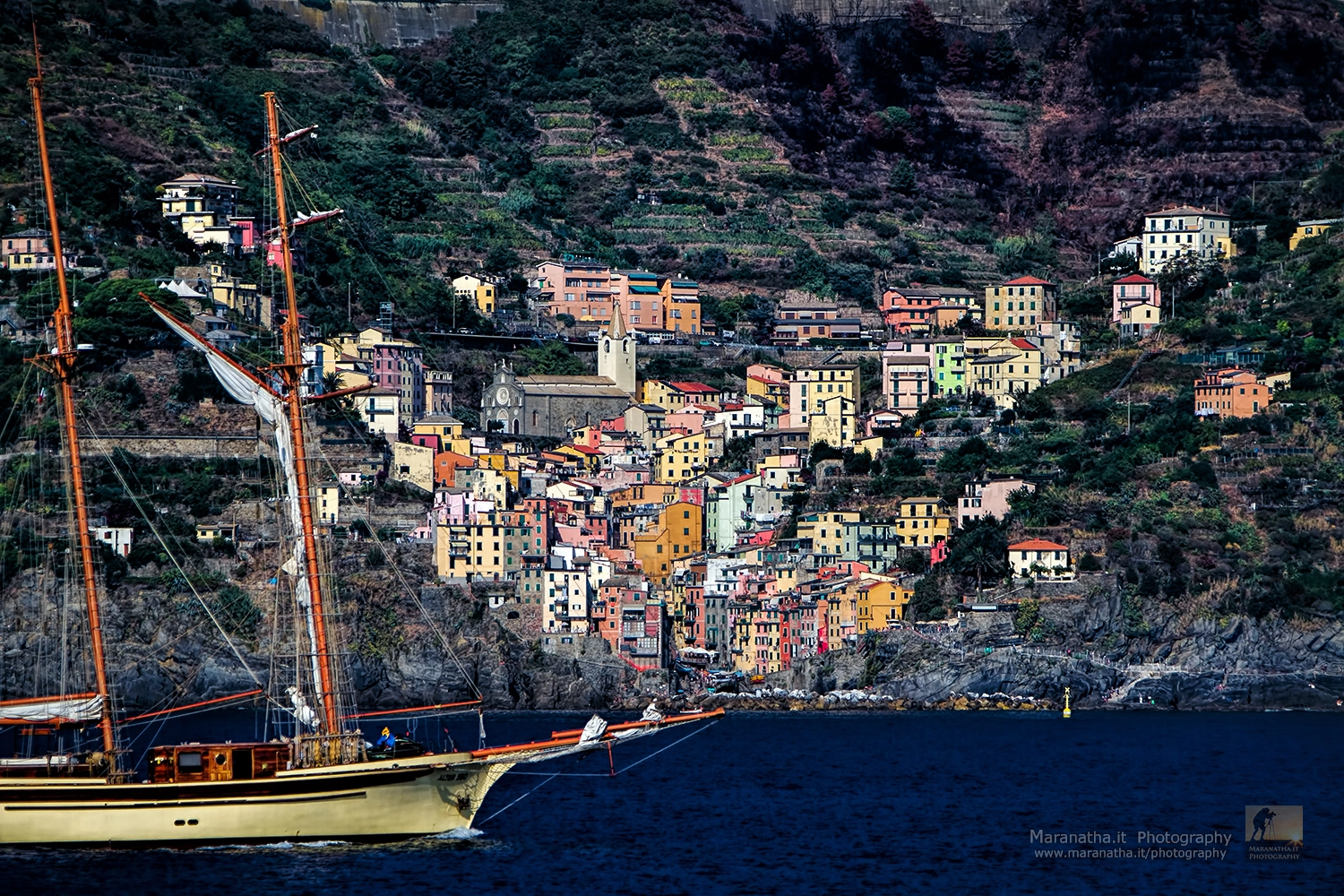 Canon EF 28-300mm F3.5-5.6L IS USM sample photo. Riomaggiore - cinque terre photography