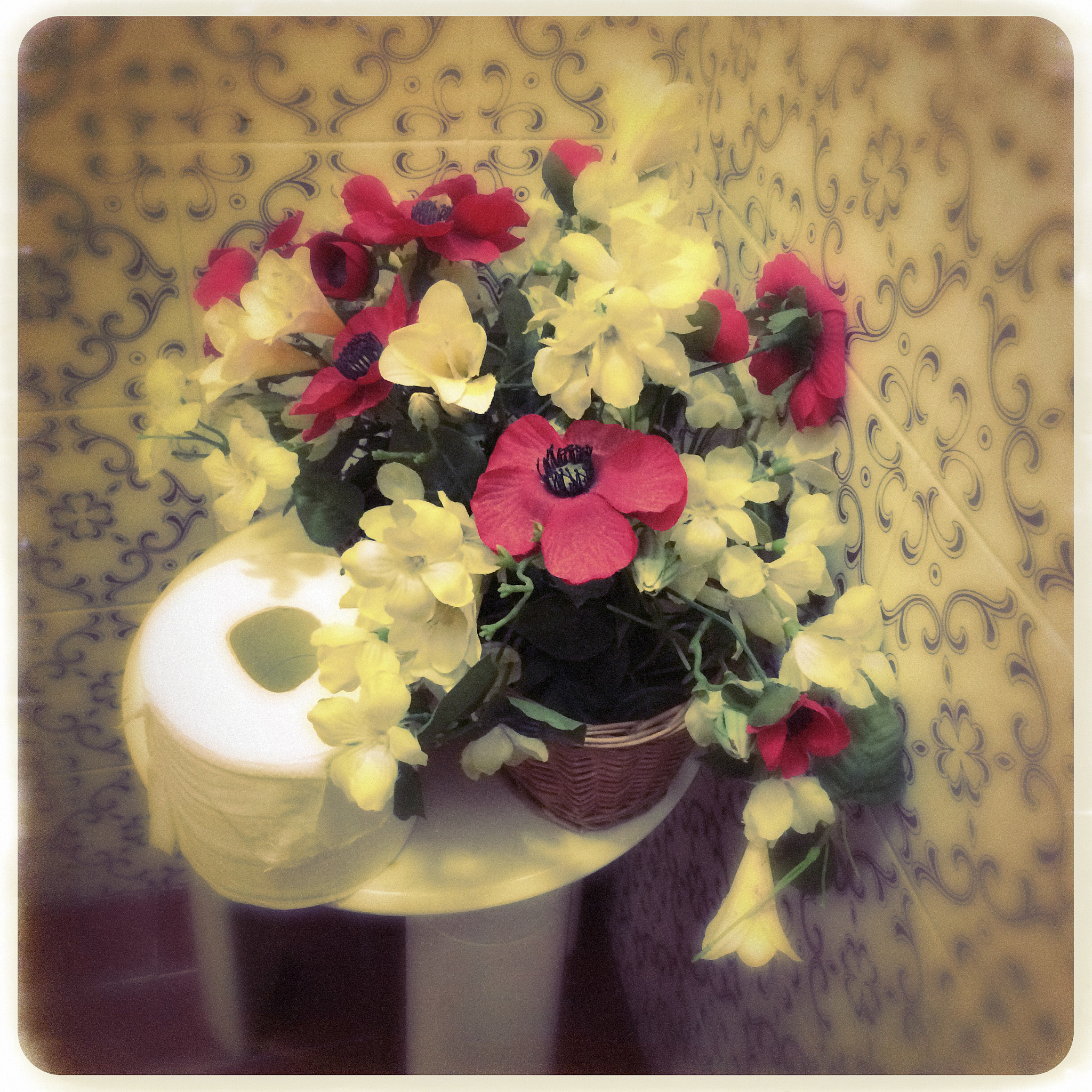 Hipstamatic 277 + iPhone 5s back camera 4.12mm f/2.2 sample photo. Flowers and toilet roll photography