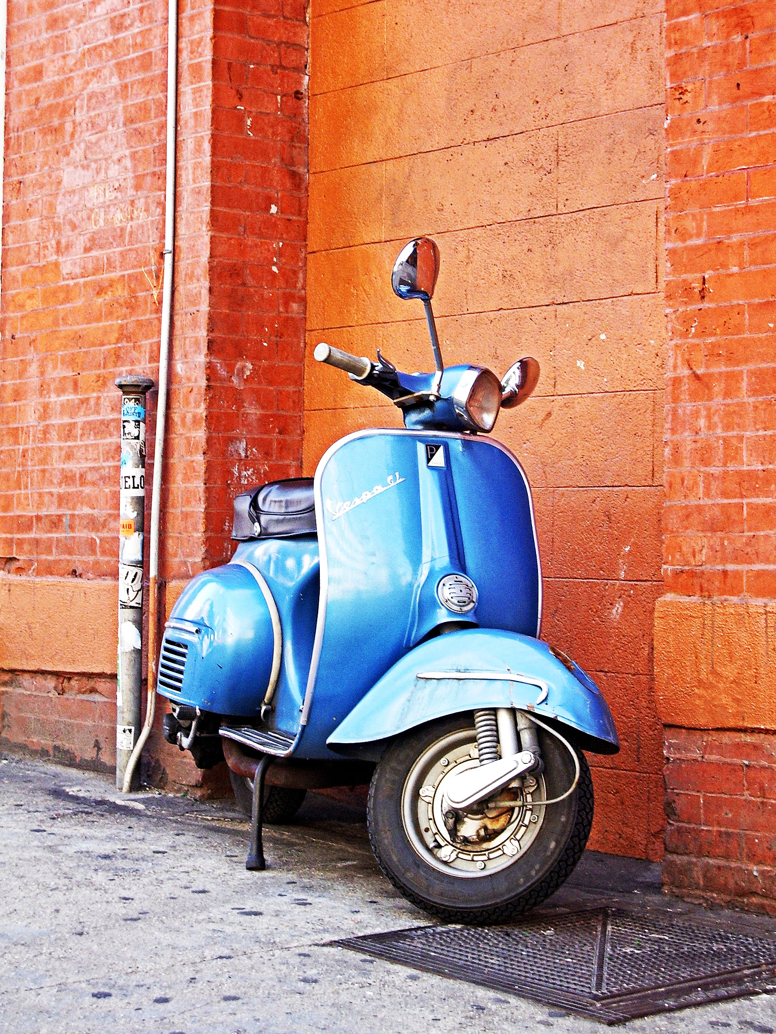 Pentax OPTIO S50 sample photo. Vespa in the city photography