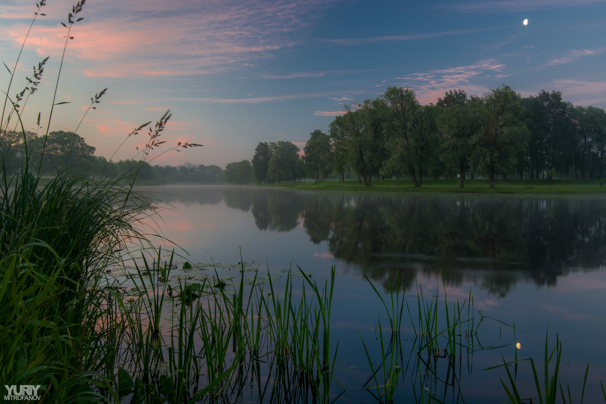 Nikon AF-S Nikkor 18-35mm F3.5-4.5G ED sample photo. Red clouds photography