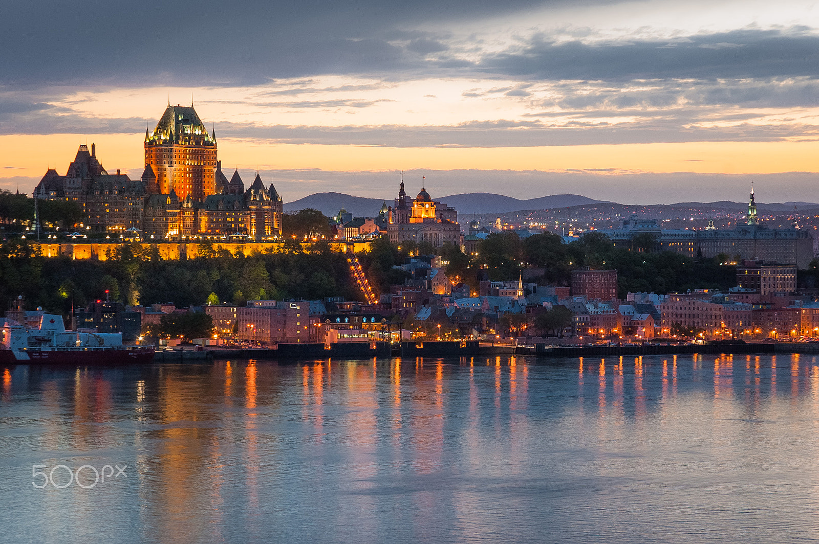 Nikon D40 sample photo. Vieux-québec at twilight photography