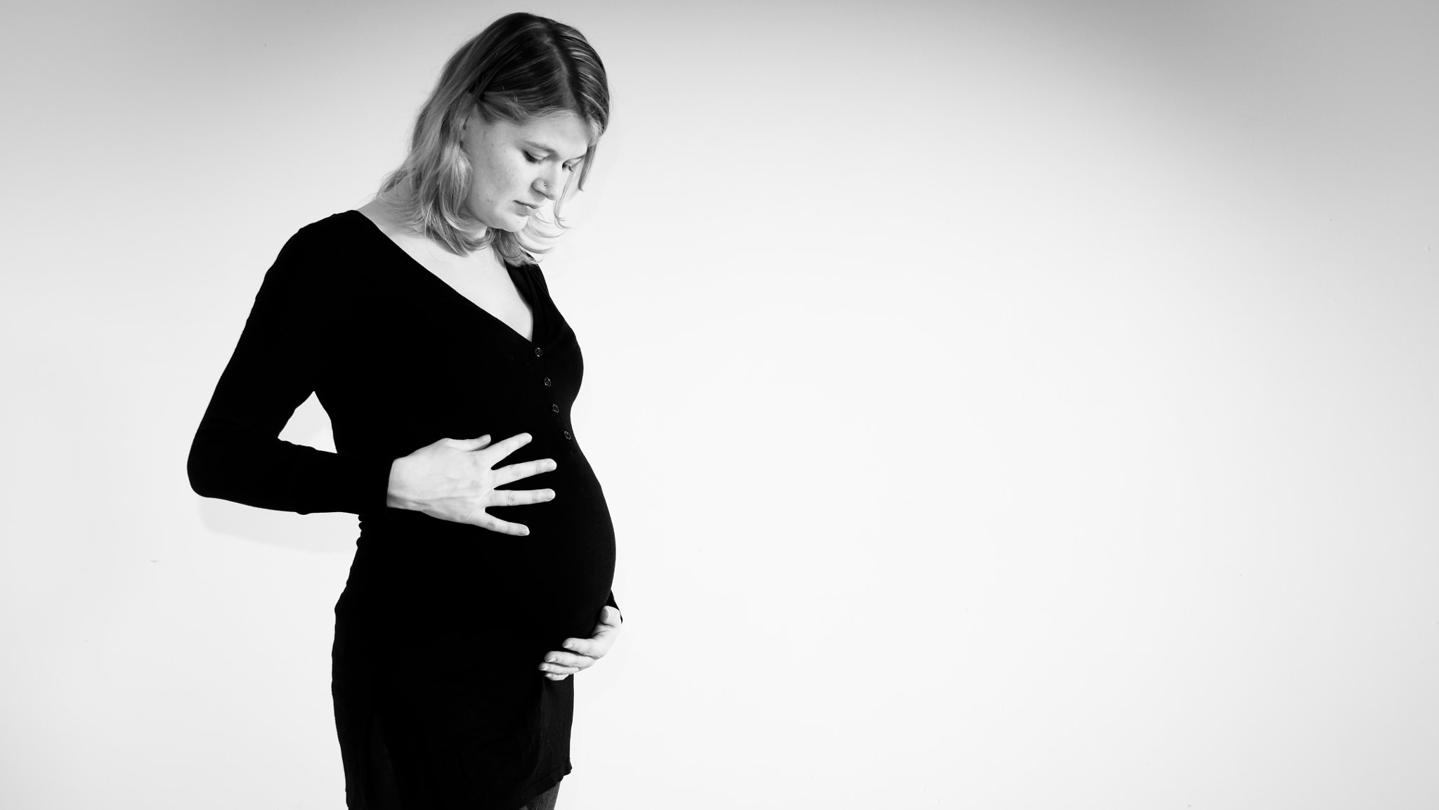 Canon EF-S 24mm F2.8 STM sample photo. Pregnant photography