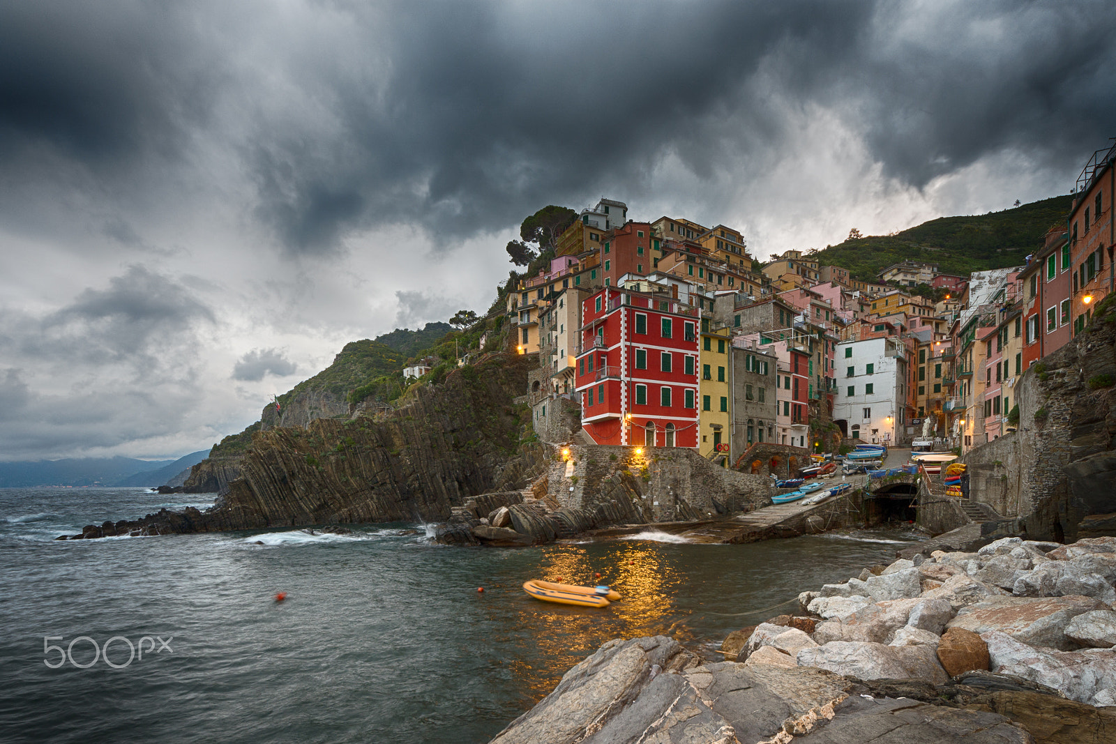 Sigma 8-16mm F4.5-5.6 DC HSM sample photo. Riomaggiore all'alba photography