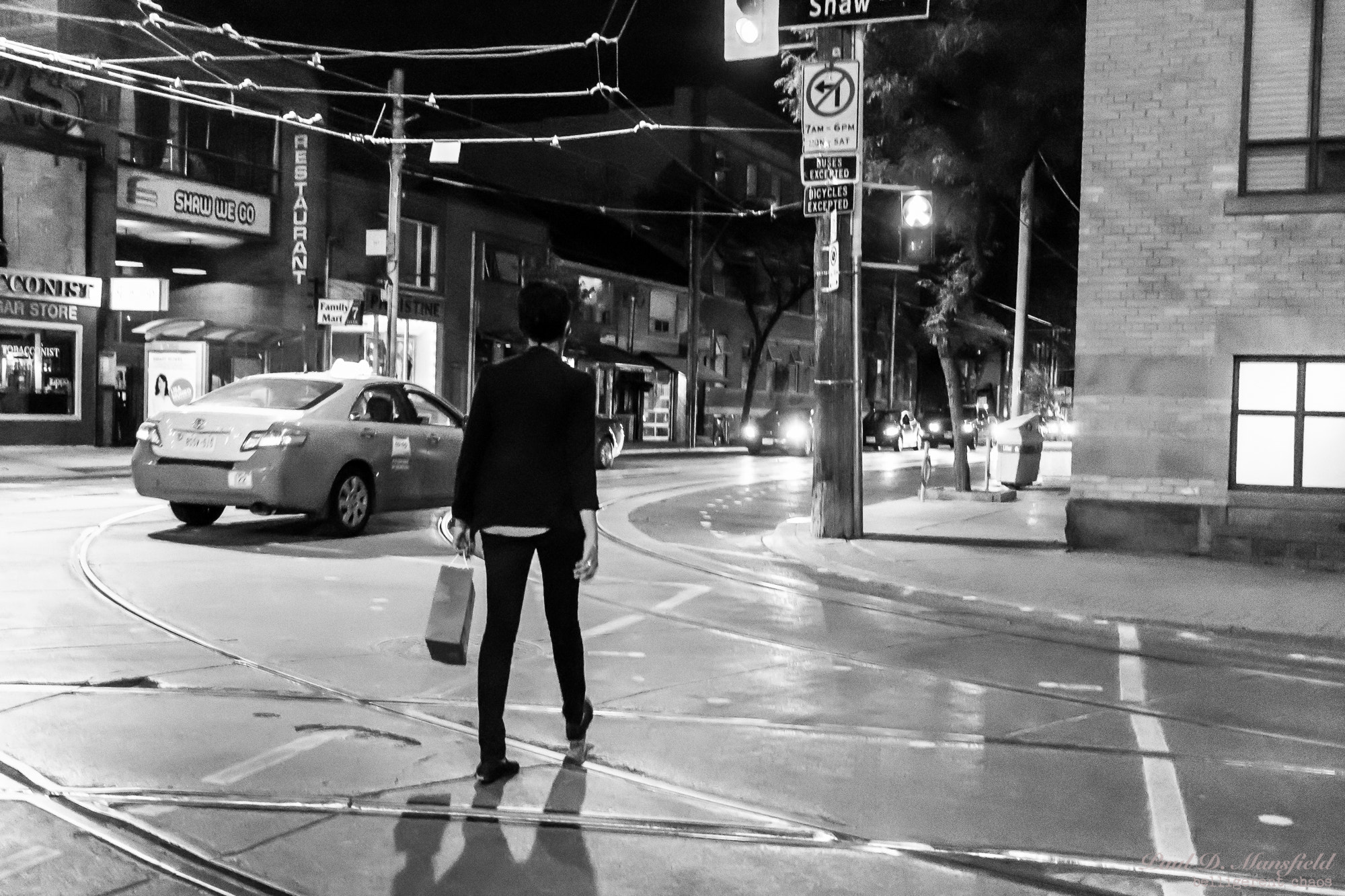 Canon EOS 760D (EOS Rebel T6s / EOS 8000D) sample photo. Walking home photography