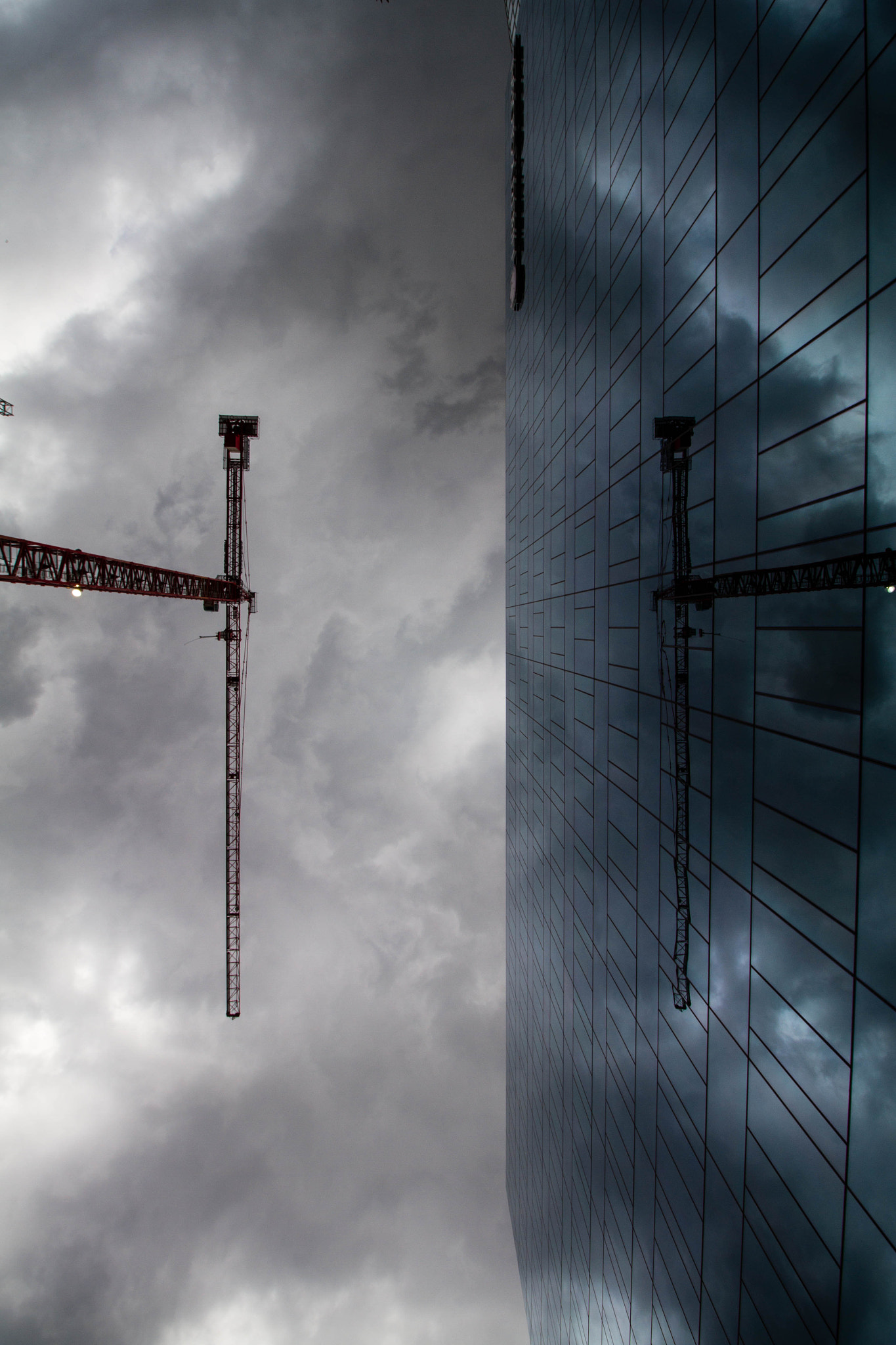 Canon EF-S 10-18mm F4.5–5.6 IS STM sample photo. Crane symmentry photography