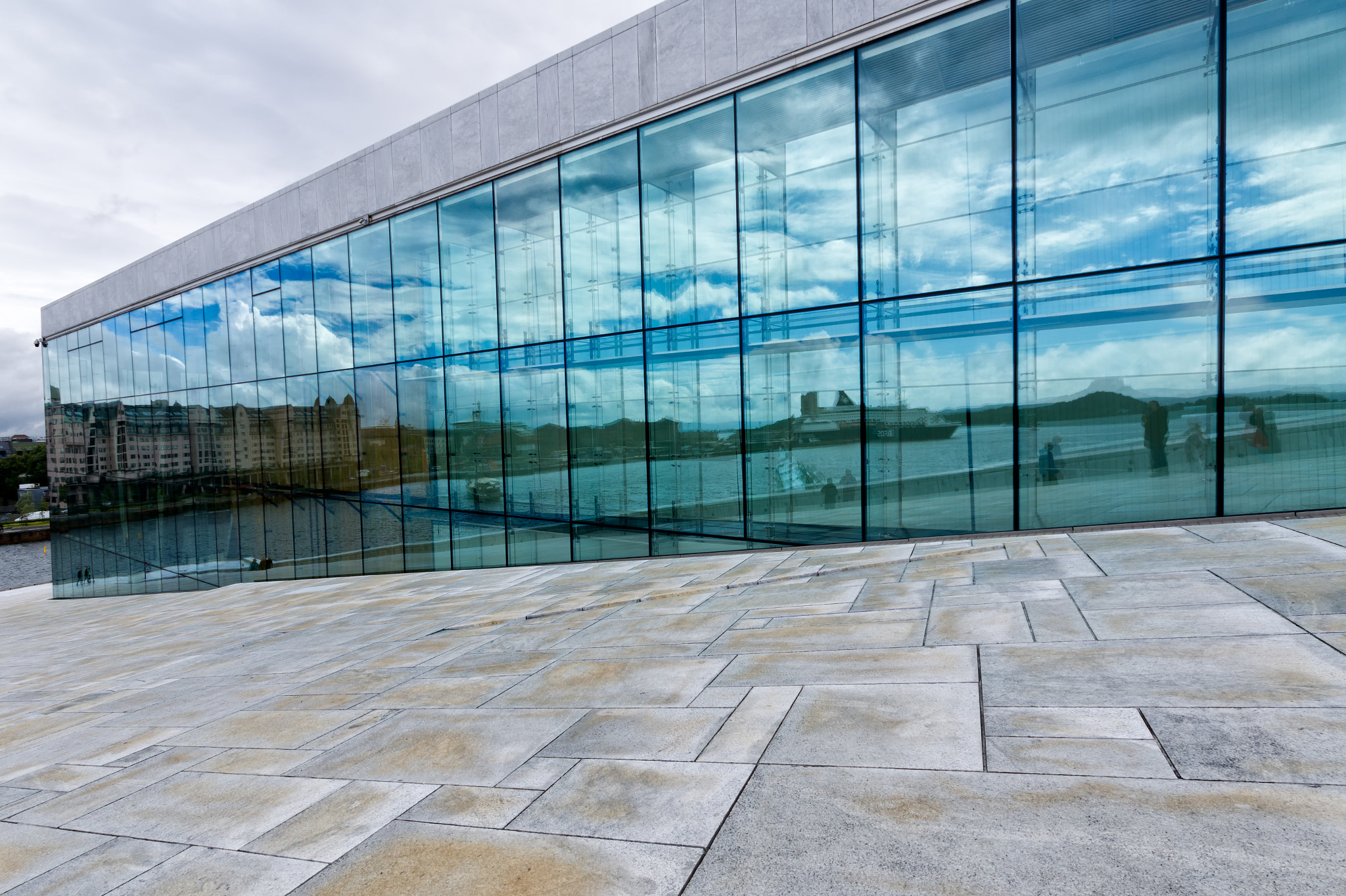 Sony a6000 + Sigma 10-20mm F4-5.6 EX DC HSM sample photo. Oslo opera house photography