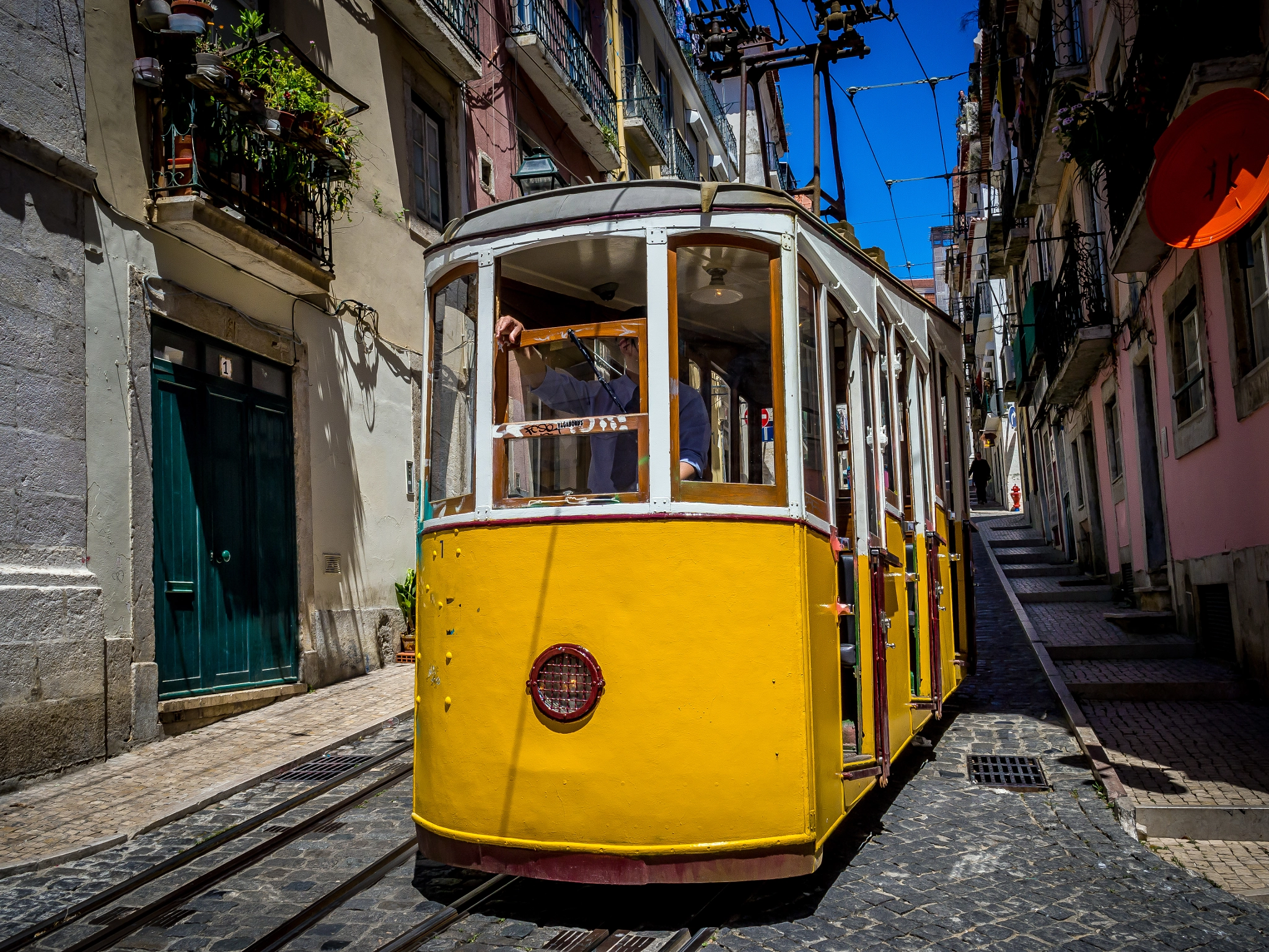 Olympus PEN E-PL6 + Olympus M.Zuiko Digital 17mm F1.8 sample photo. Lisbon - "bica funicular" photography