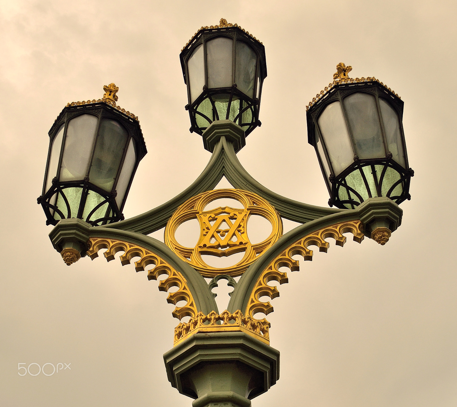 Sigma 18-200mm F3.5-6.3 DC OS HSM sample photo. Westminster bridge street lamp photography