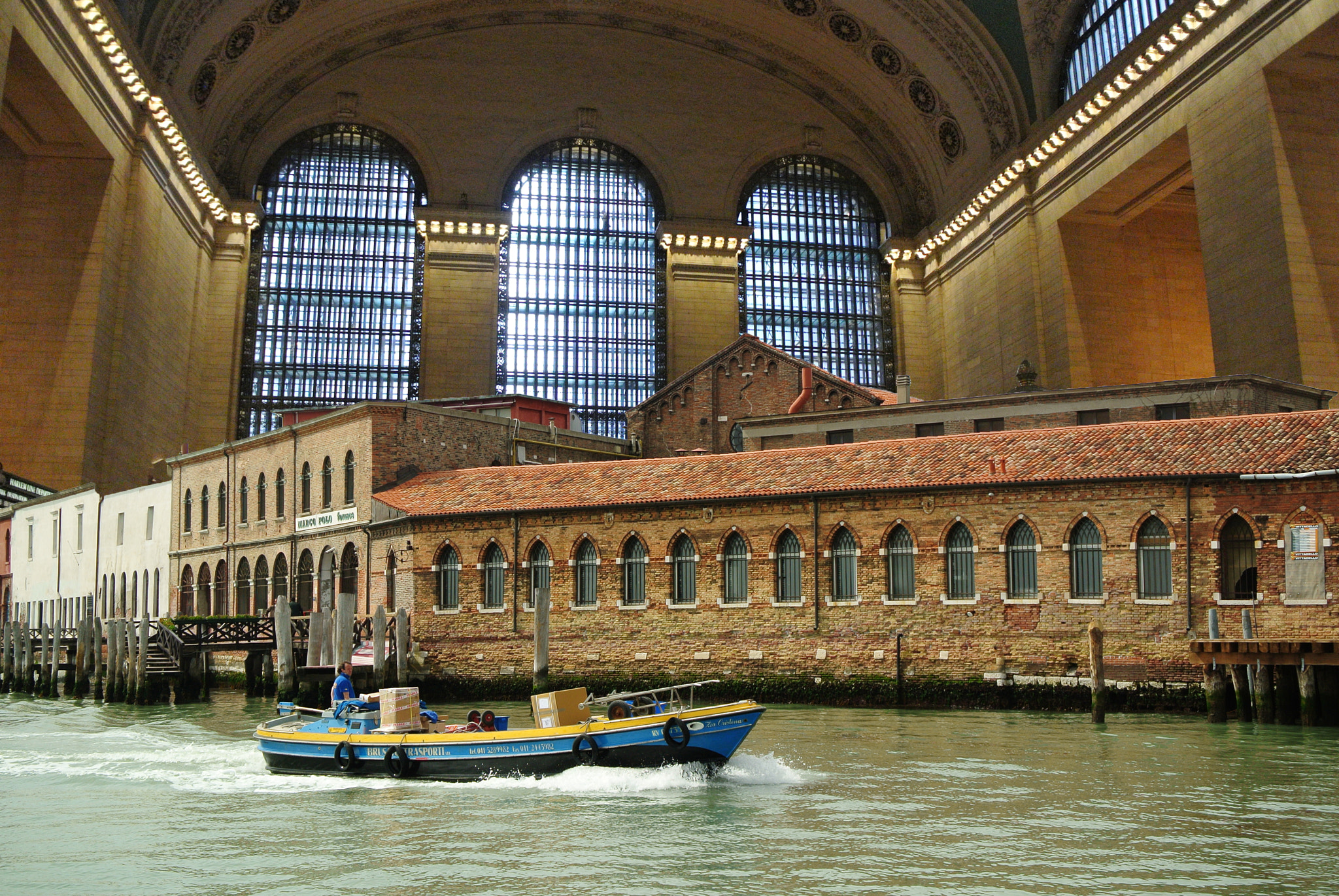Nikon 1 V1 sample photo. Grand central murano photography