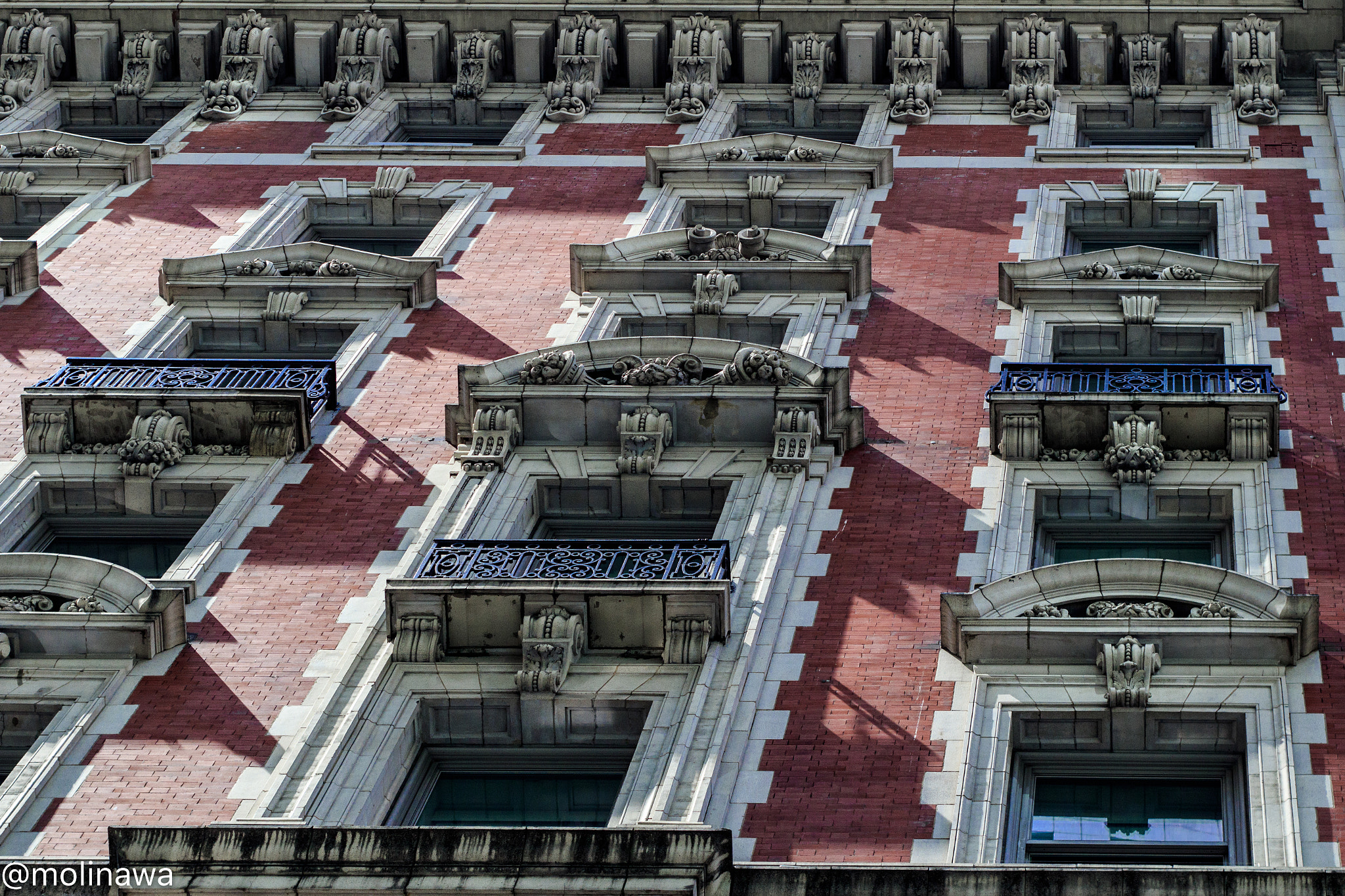 Canon EOS 7D Mark II + Canon EF 50mm F1.8 II sample photo. Windows photography