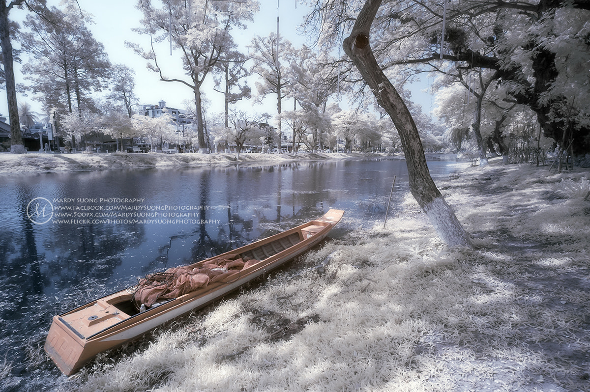 Nikon D70 sample photo. Cleaner boat! photography