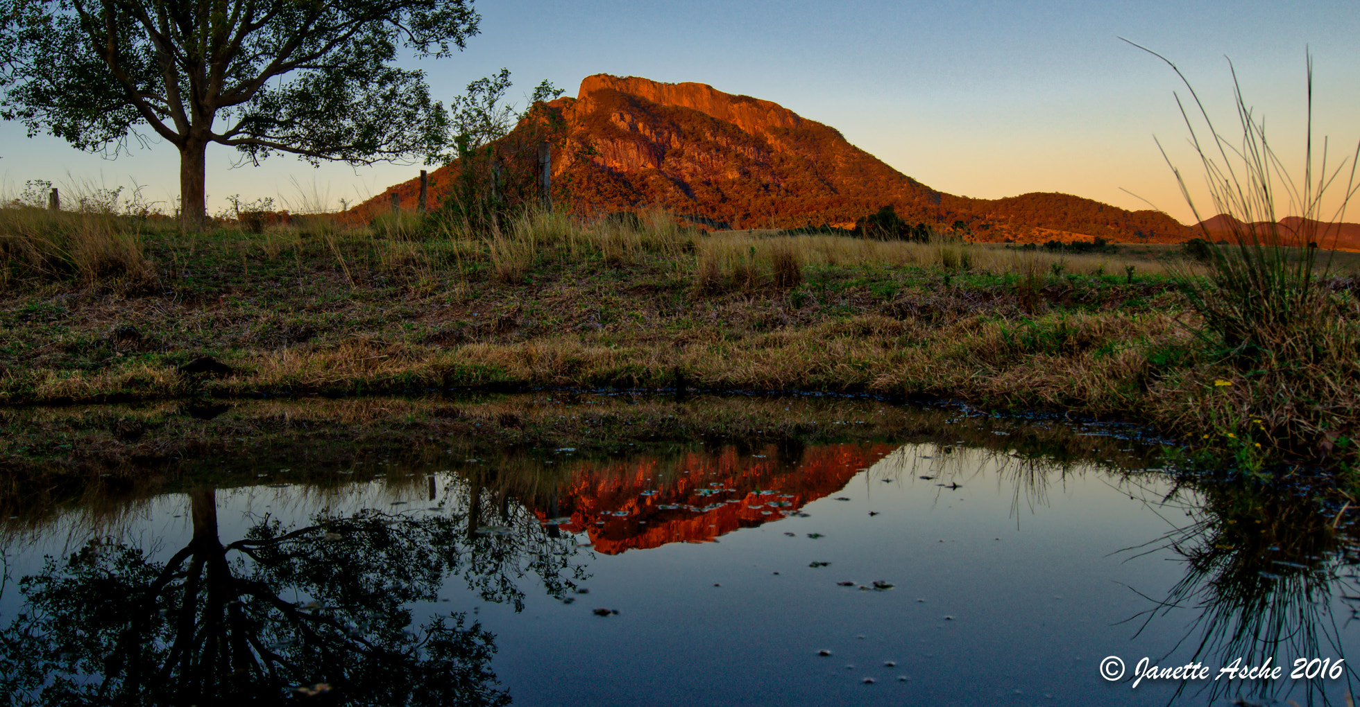 Sony a7R + Sony Vario-Tessar T* FE 16-35mm F4 ZA OSS sample photo. Mt maroon sunrise photography