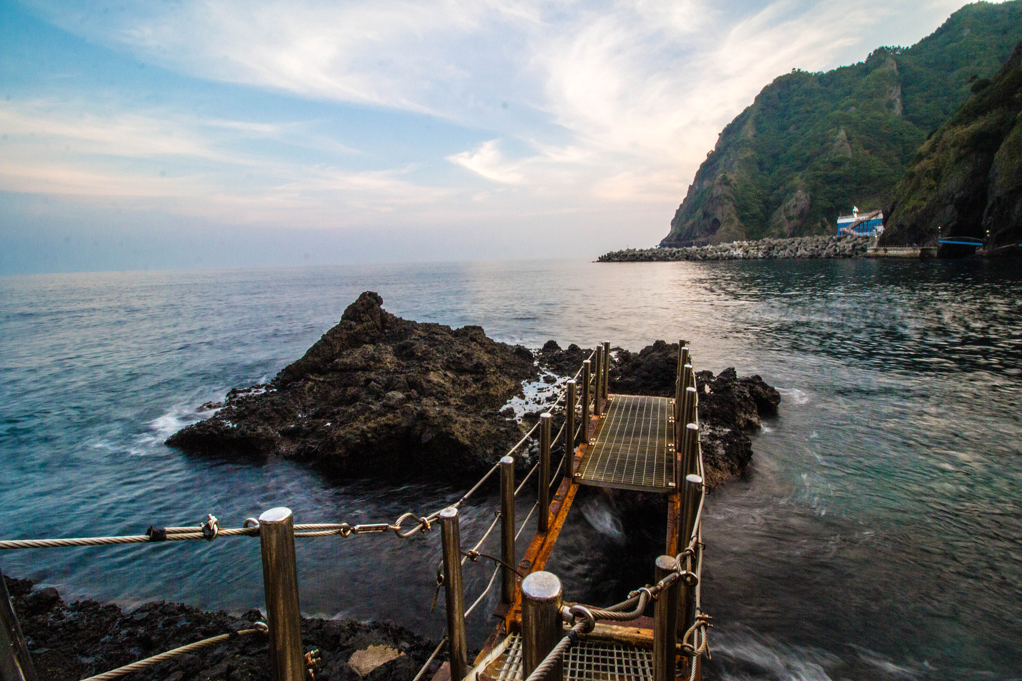 Canon EOS 60D + Canon EF-S 10-18mm F4.5–5.6 IS STM sample photo. Broken walkway - ulleungdo photography