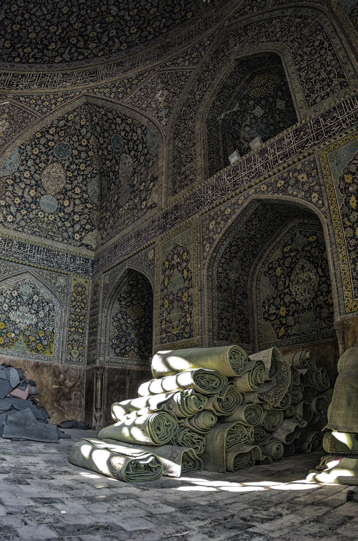 Pentax K-5 IIs sample photo. Rolls of jom-a prayer carpets  photography